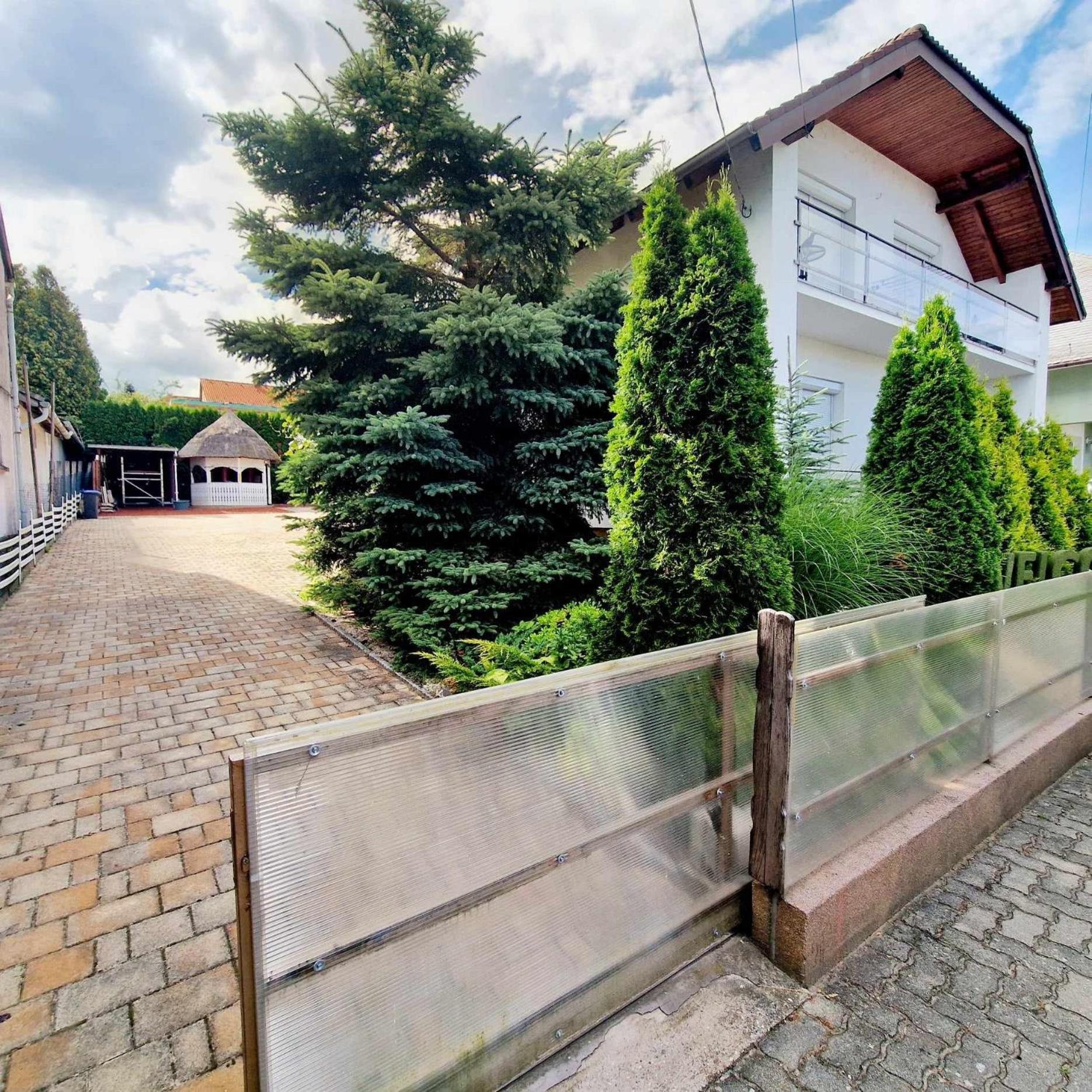 Kiwi Apartmanház
