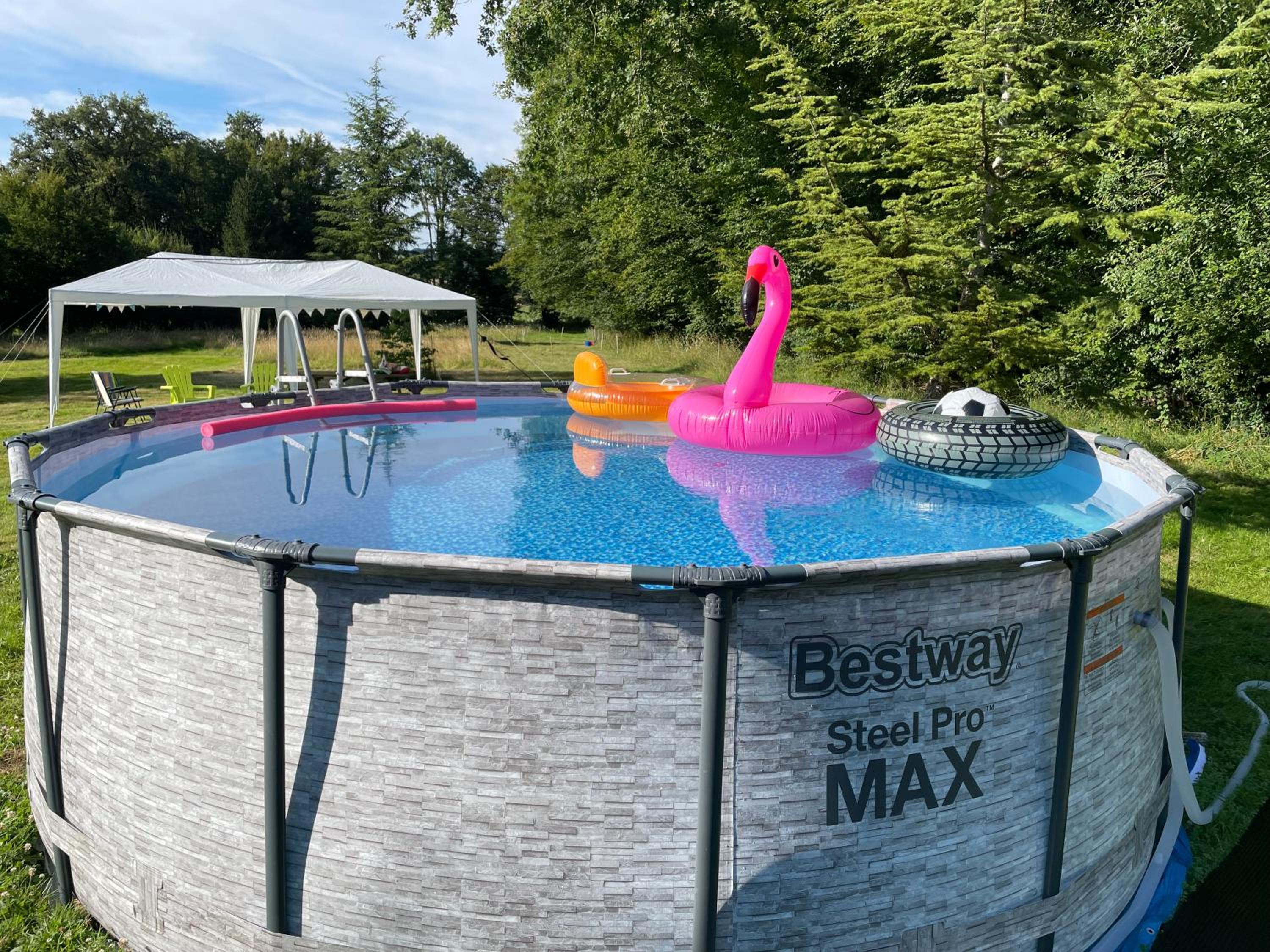 Les Gites de Montinazeau - 3 adjoining gites set in quiet and beautiful countryside with free Wi-Fi