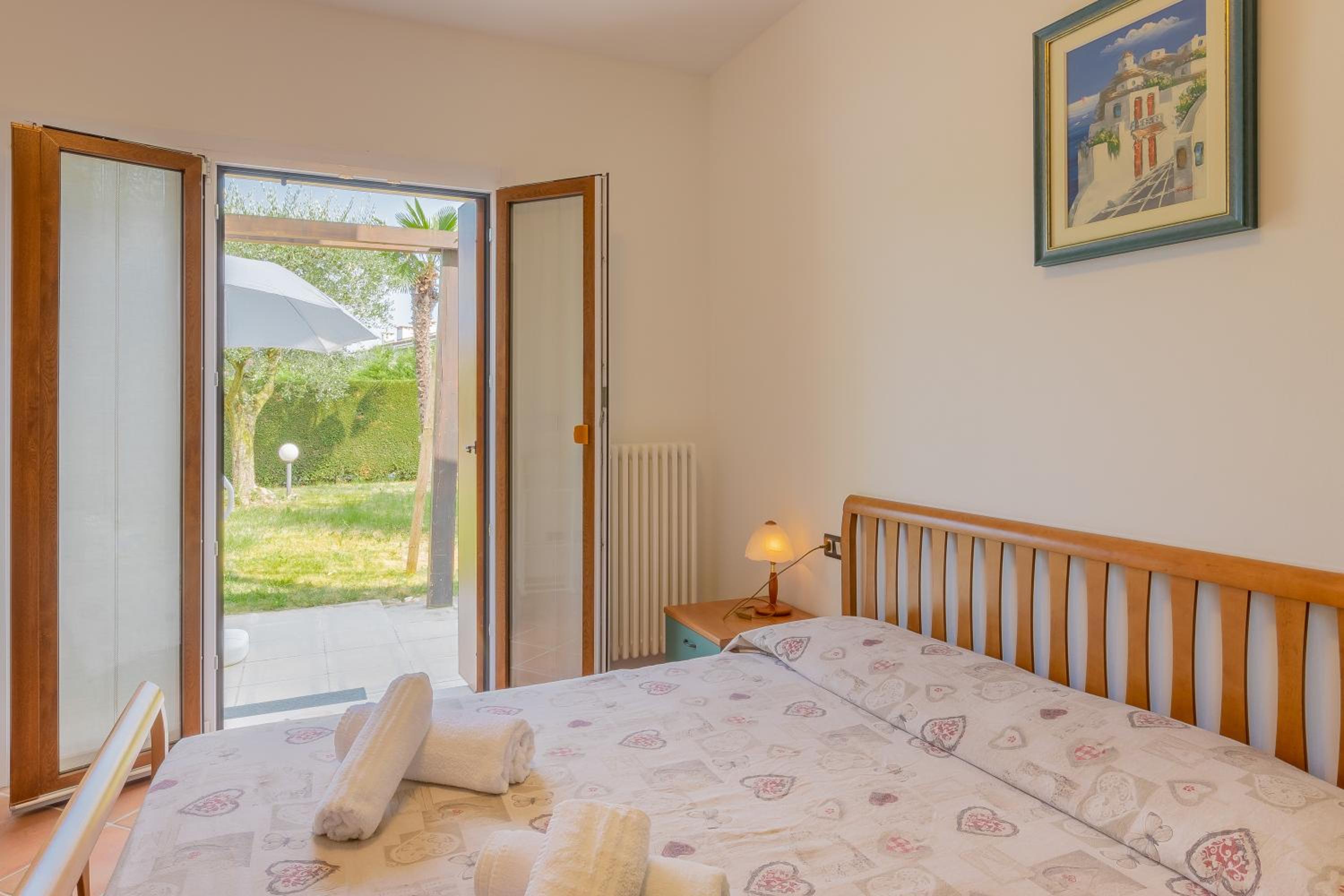 Casa Zini- Apartment with Shared Pool & Garden - Happy Rentals
