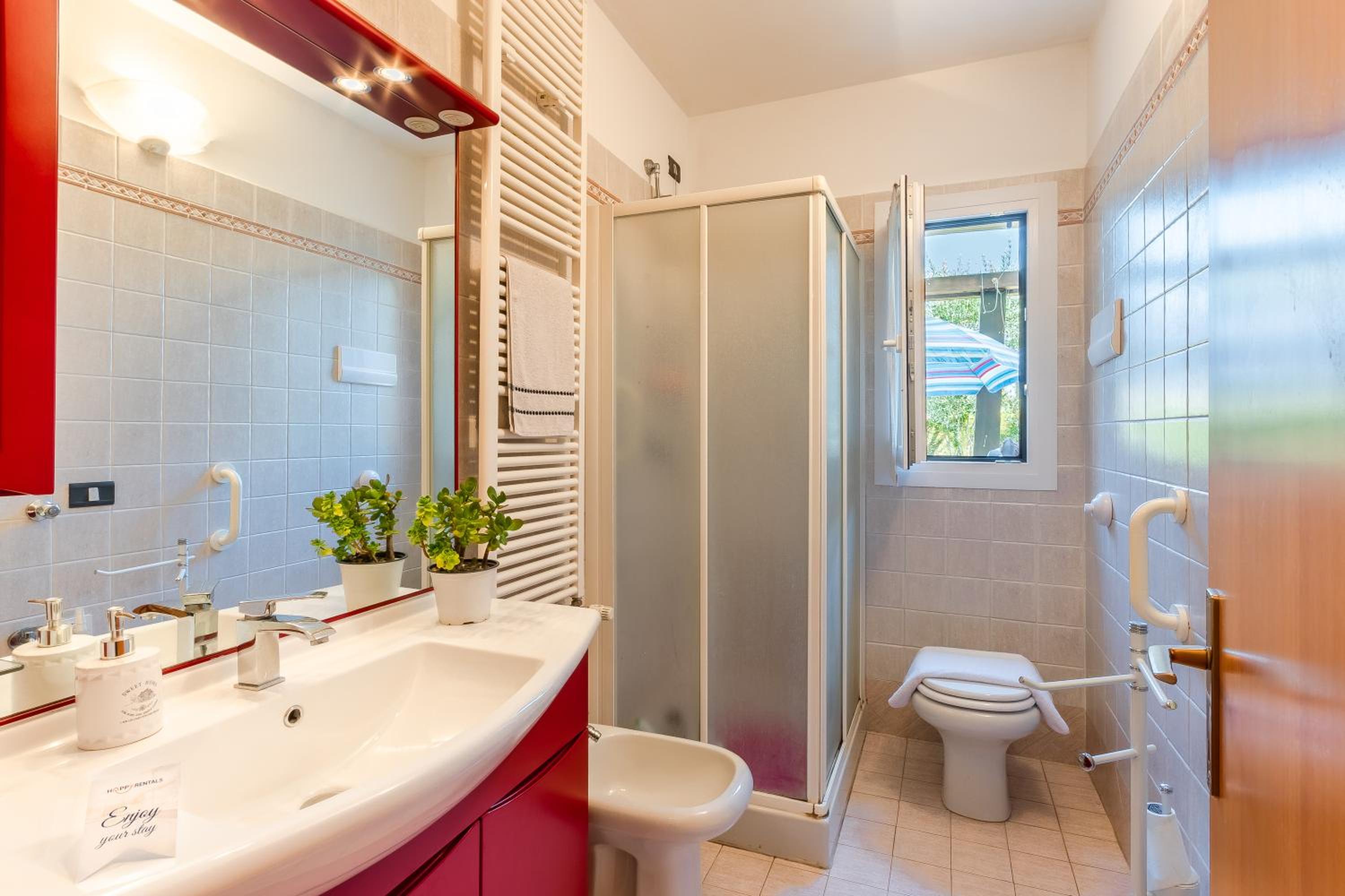Casa Zini- Apartment with Shared Pool & Garden - Happy Rentals
