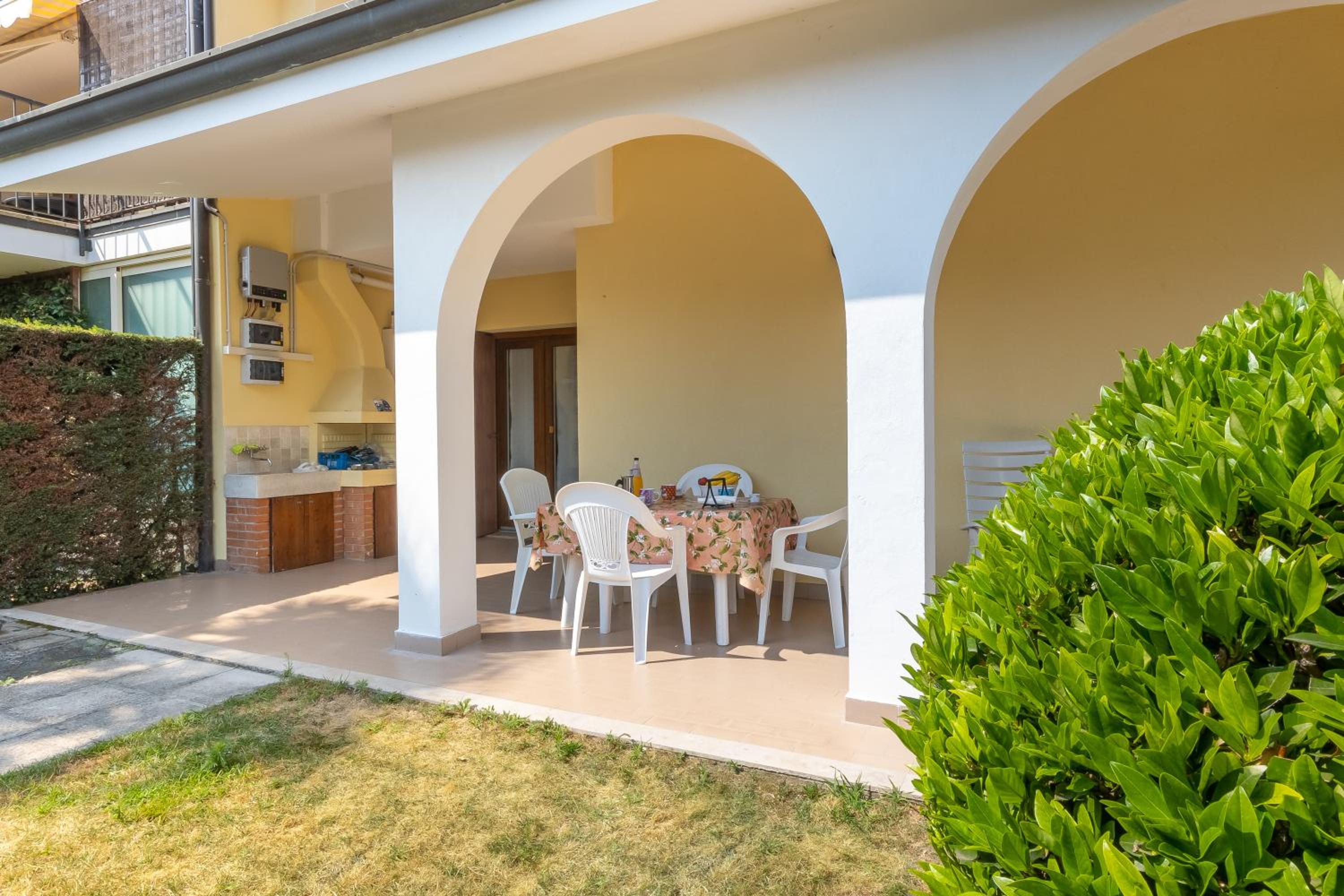 Casa Zini- Apartment with Shared Pool & Garden - Happy Rentals
