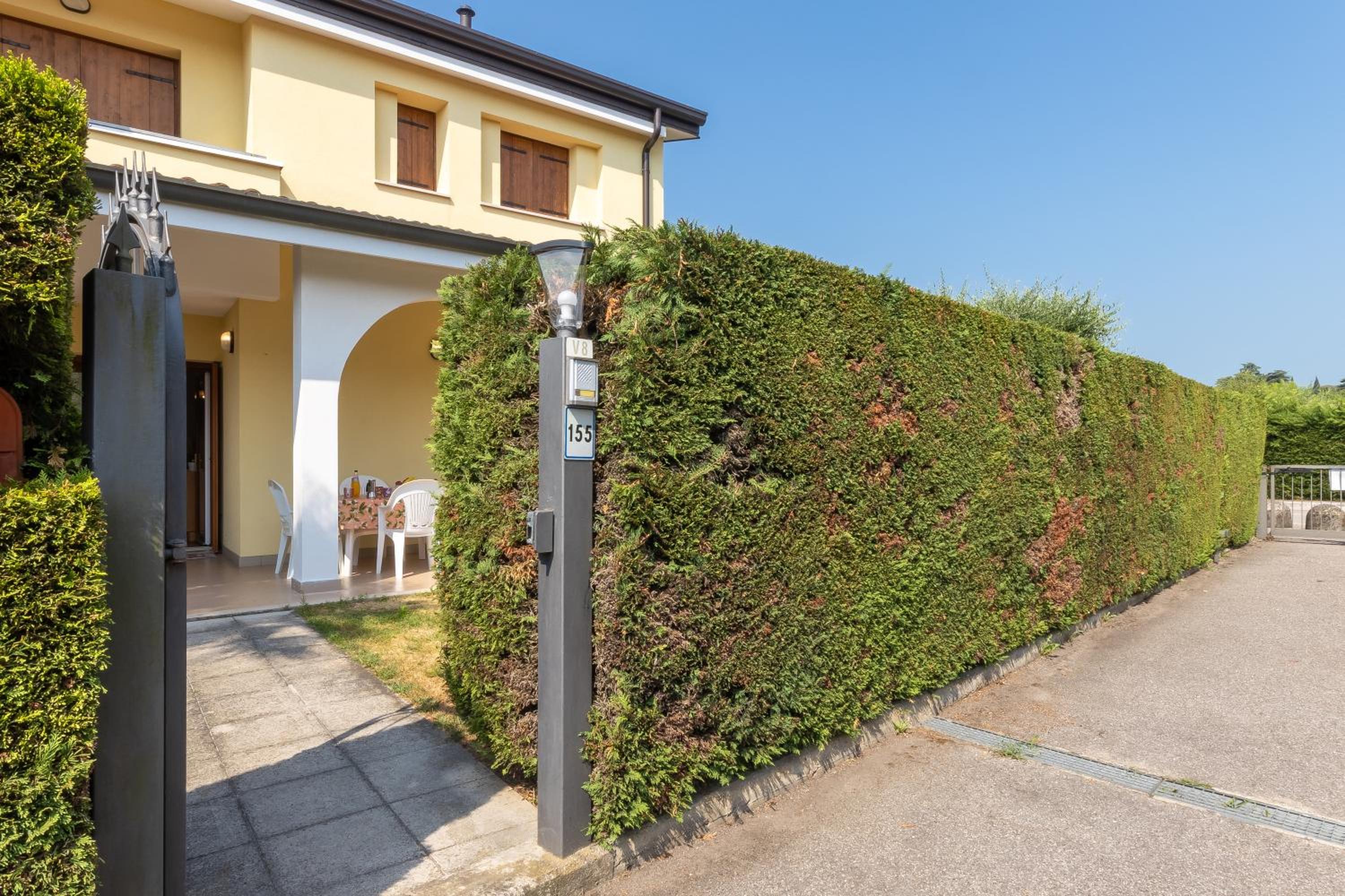Casa Zini- Apartment with Shared Pool & Garden - Happy Rentals
