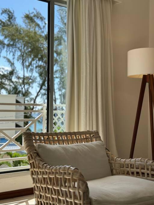 Beachfront Apt with Sea Views, 1 Min Walk to Beach - SD10 view 4