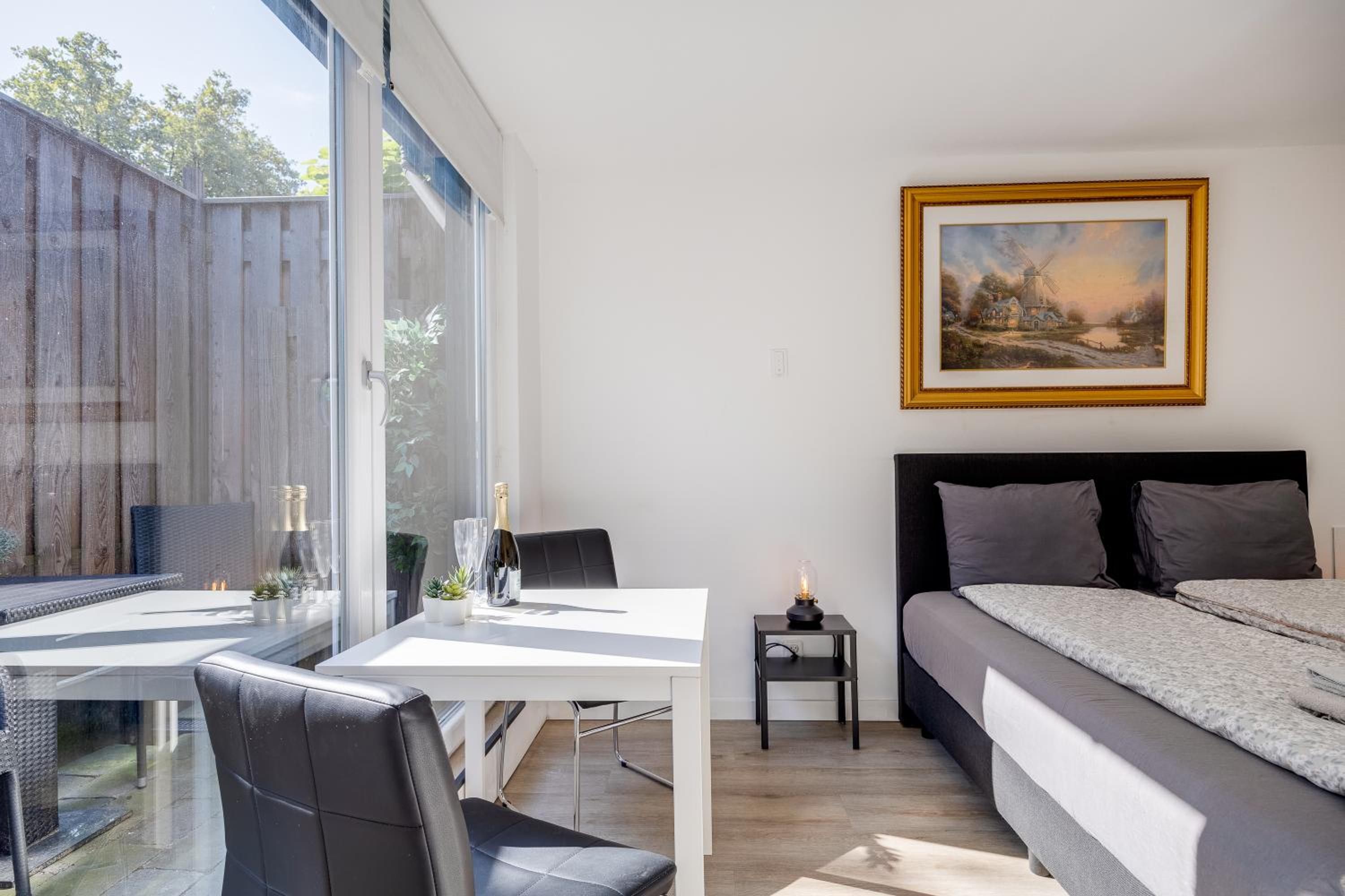 Luxe WELLNESS apartment Apeldoorn with JACUZZI and SAUNA view 5