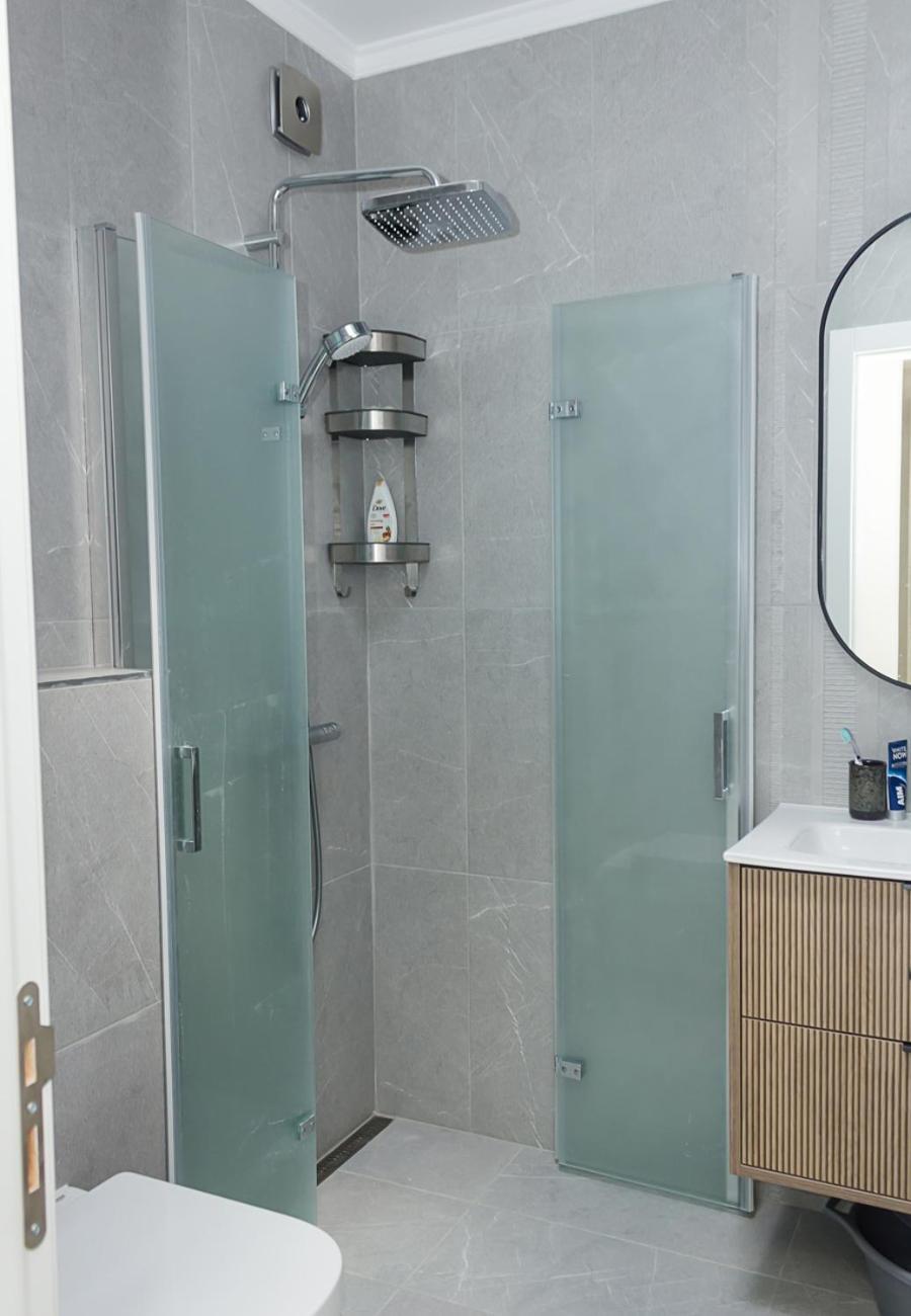 Sea View 1BD Modern Flat in Chayka