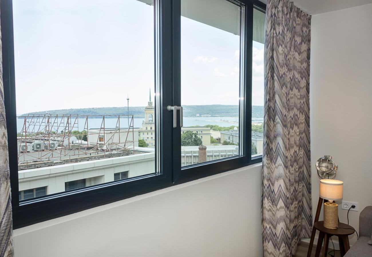 Sea View 1BD Modern Flat in Chayka