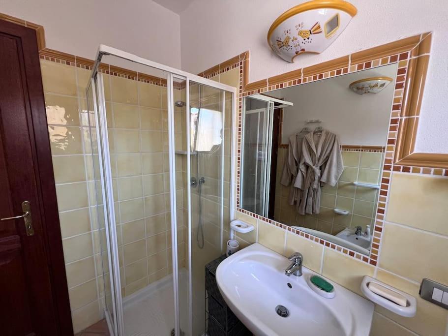 Lovely Apartment with terrace and Air Conditioning view 3