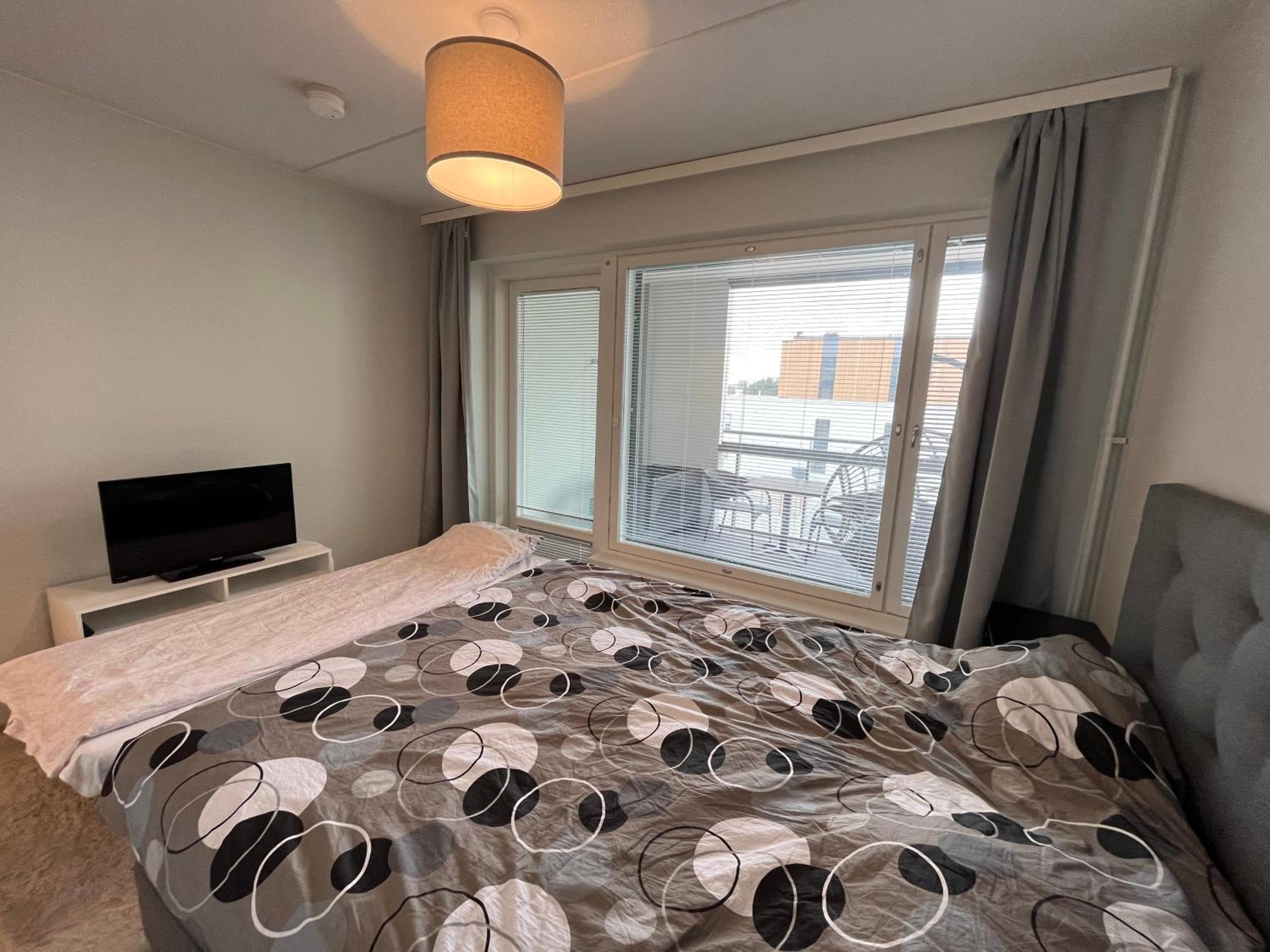 Modern 2BR apartment W 2 balconies, Metro, Helsinki 15min