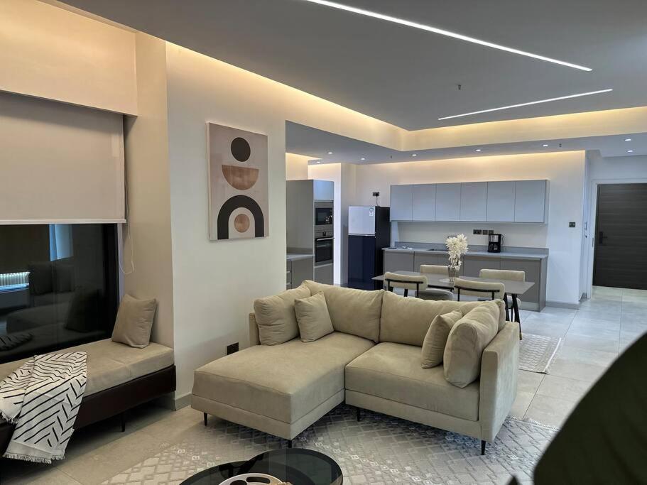 Skyfall - Brand new ultra luxurious 2 bedroom view 3