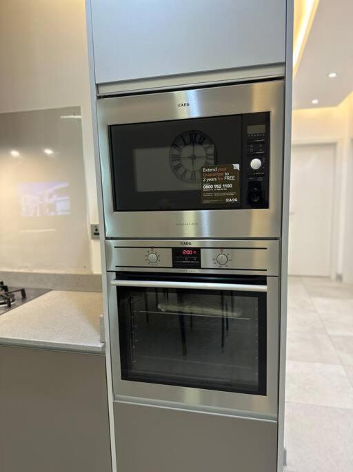 Skyfall - Brand new ultra luxurious 2 bedroom view 5
