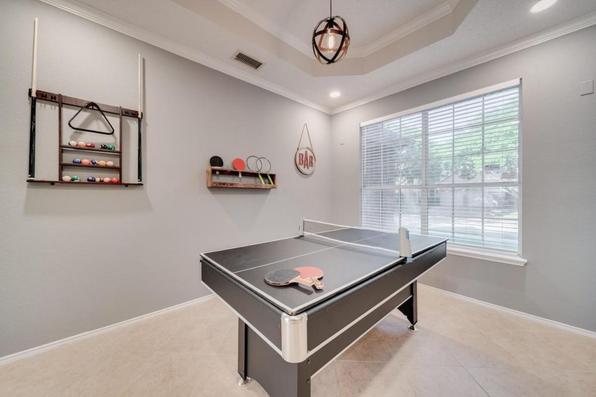 Grand 6BR 2,5BA Holiday Home with Pool, Grill & Game Room view 5