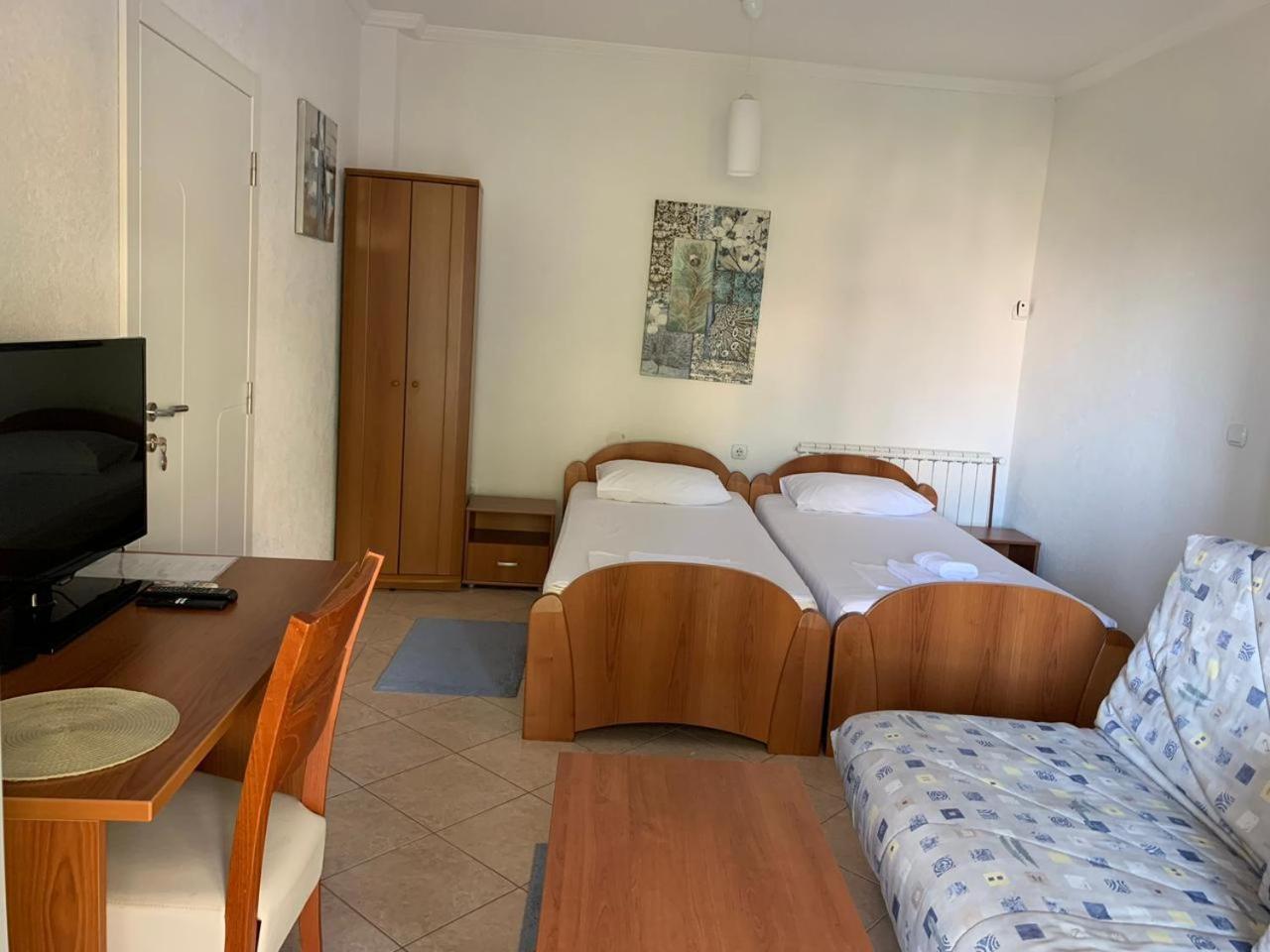 Apartments Hollaj