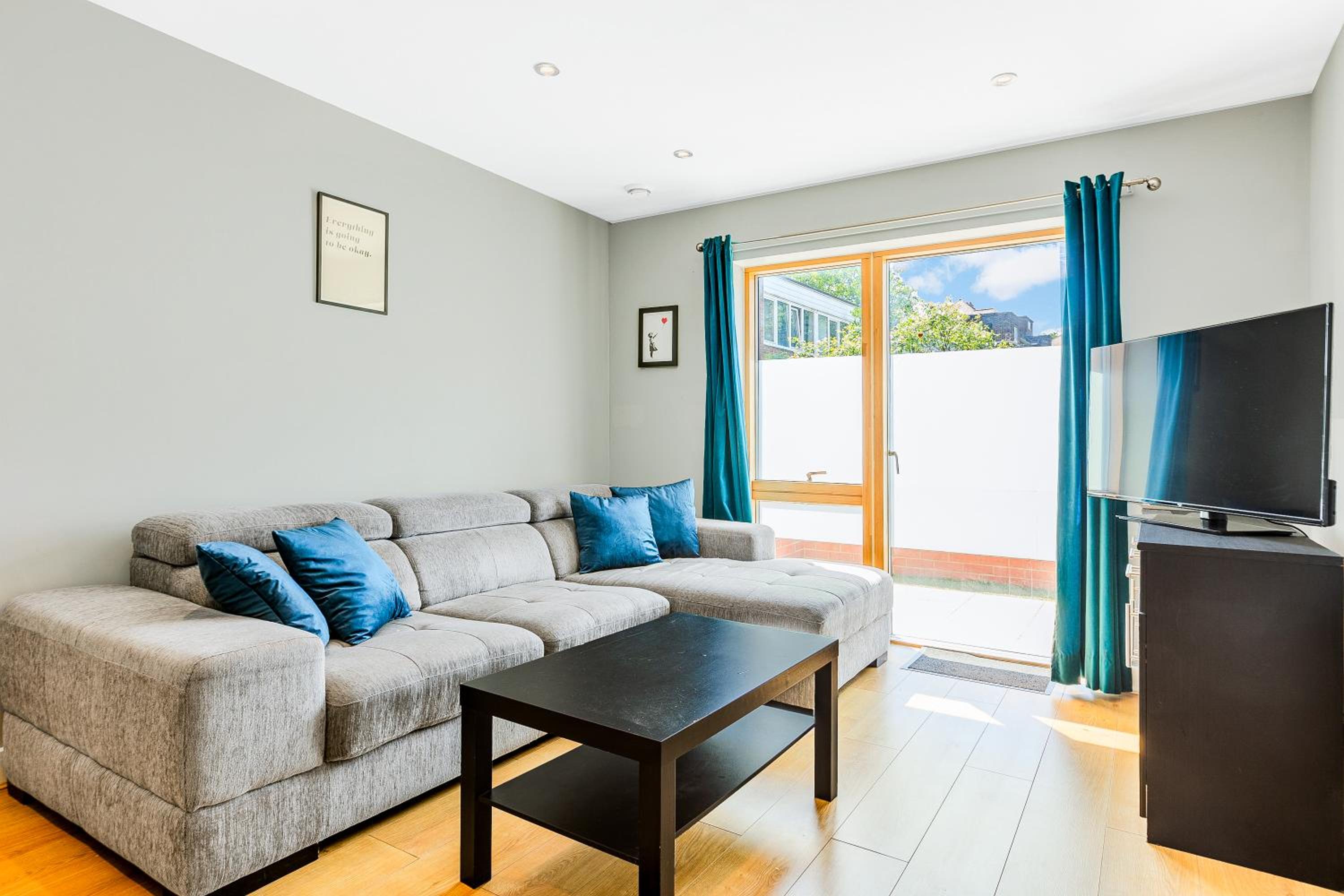 Peaceful 2BR with Garden in Vibrant Angel, Islington view 5