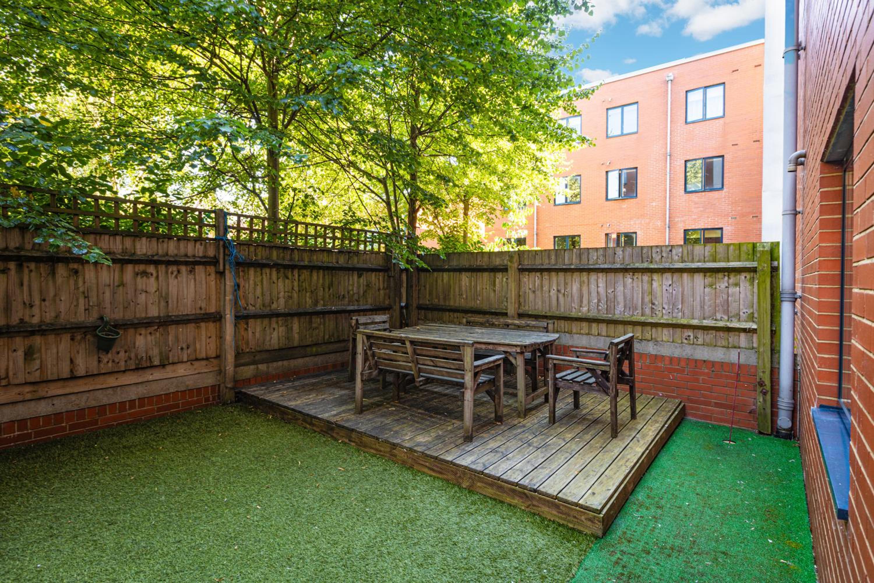 Peaceful 2BR with Garden in Vibrant Angel, Islington view 4