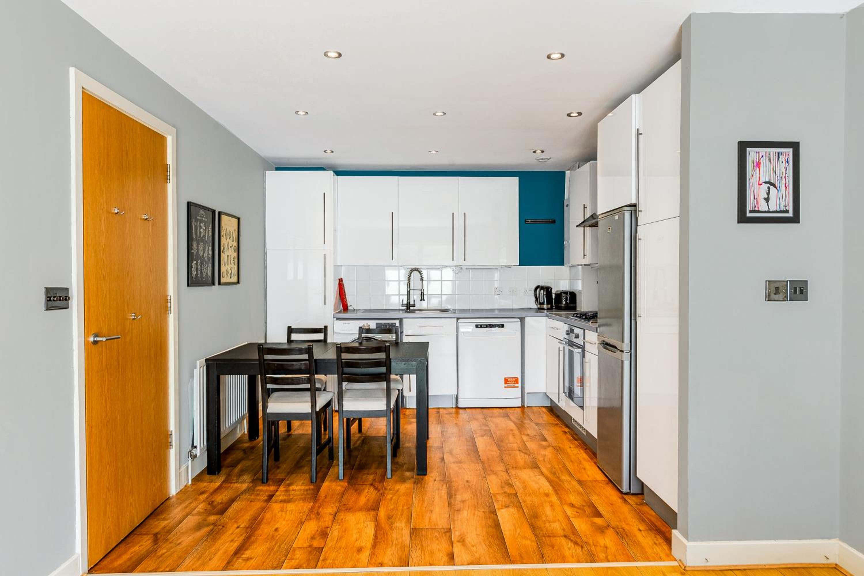 Peaceful 2BR with Garden in Vibrant Angel, Islington view 3