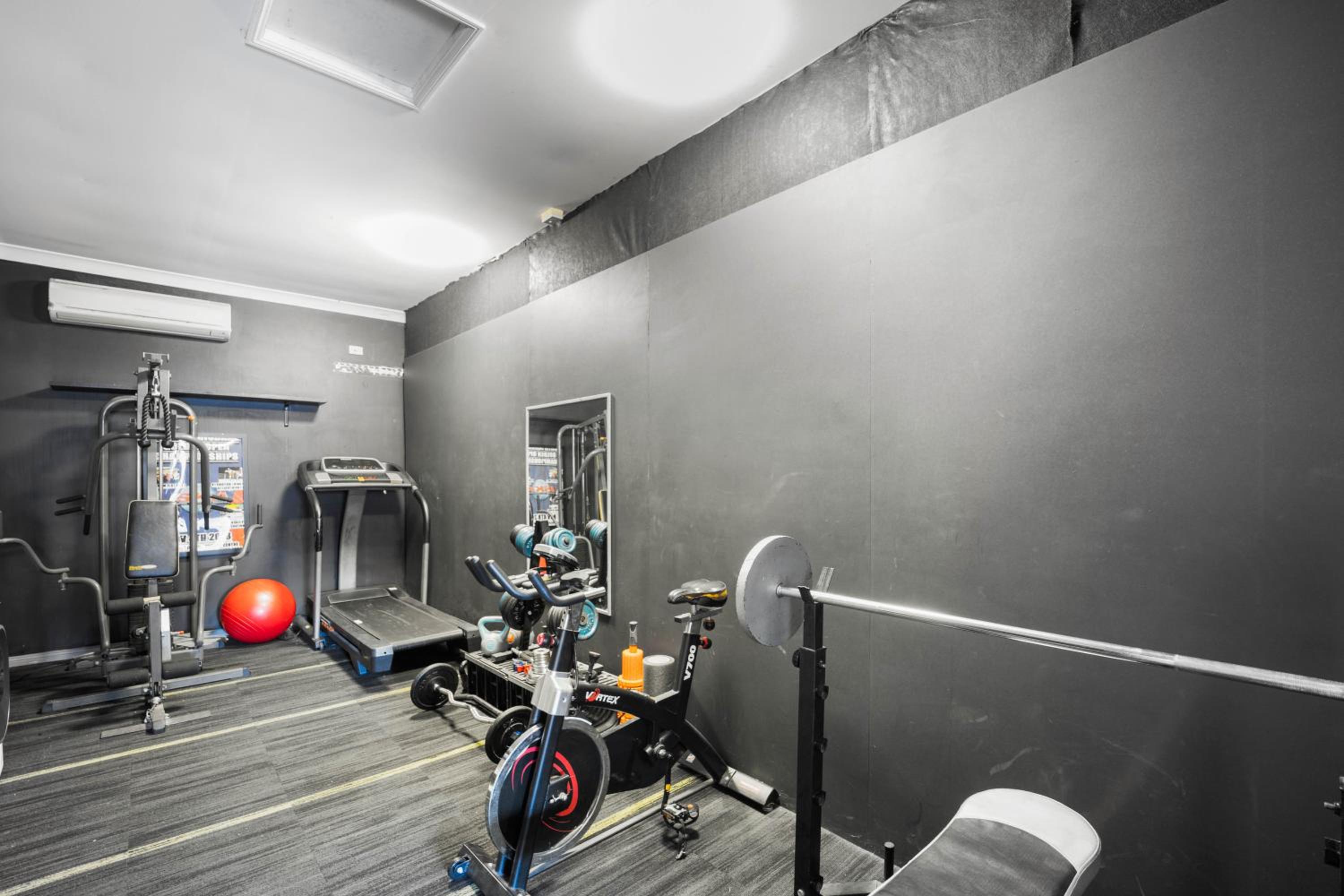 Charming group getaway - 9 mins to Burleigh beach