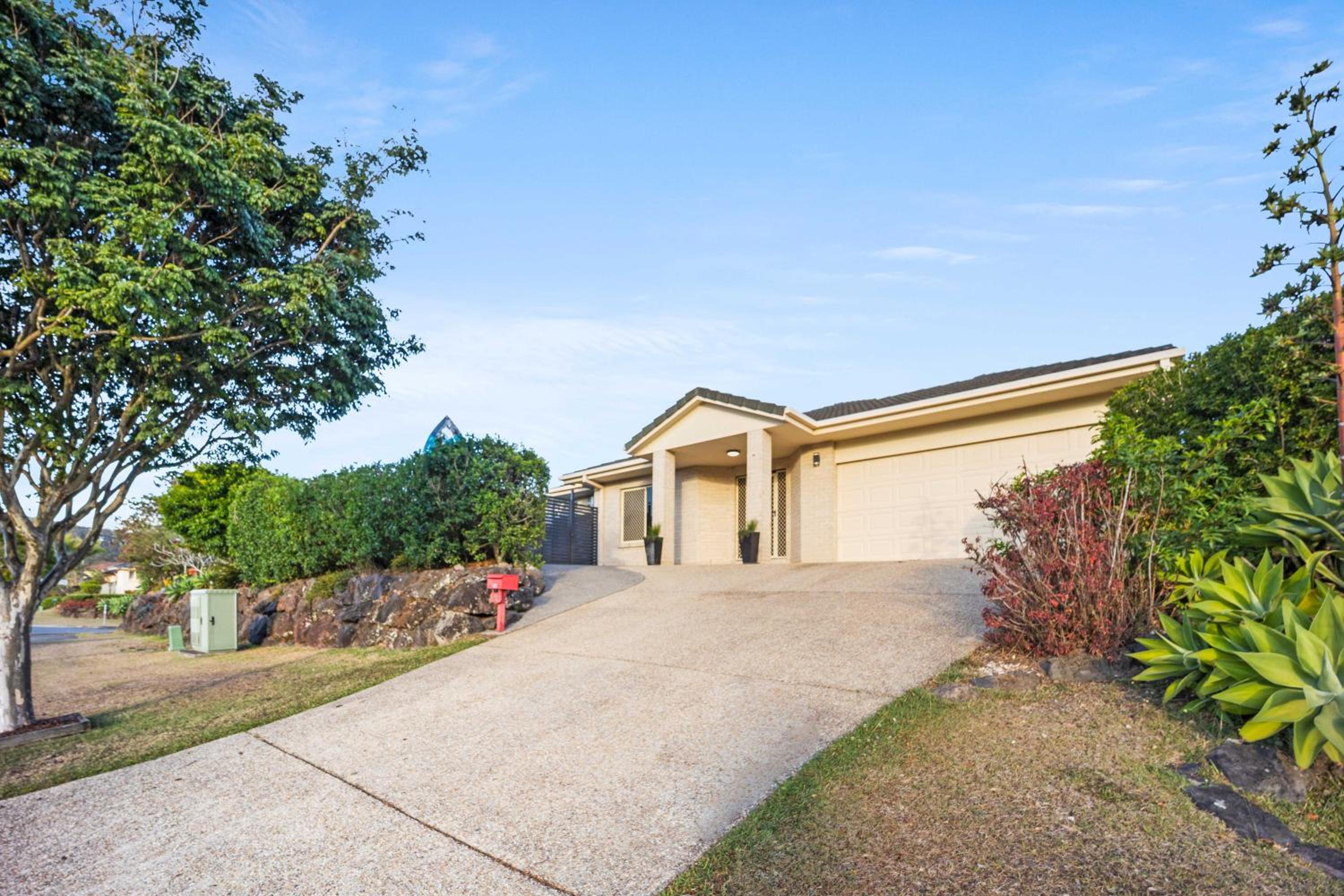 Charming group getaway - 9 mins to Burleigh beach