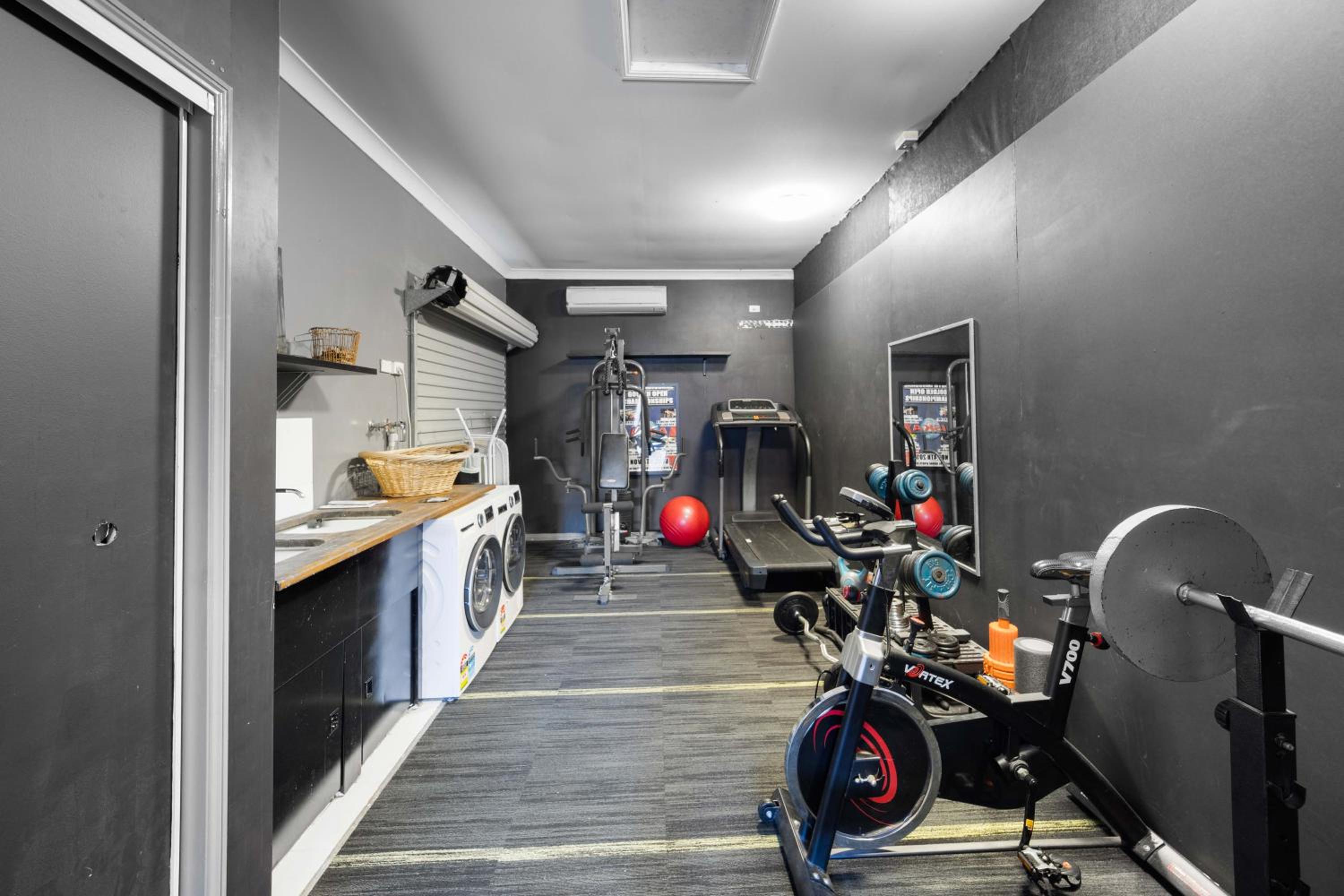 Charming group getaway - 9 mins to Burleigh beach