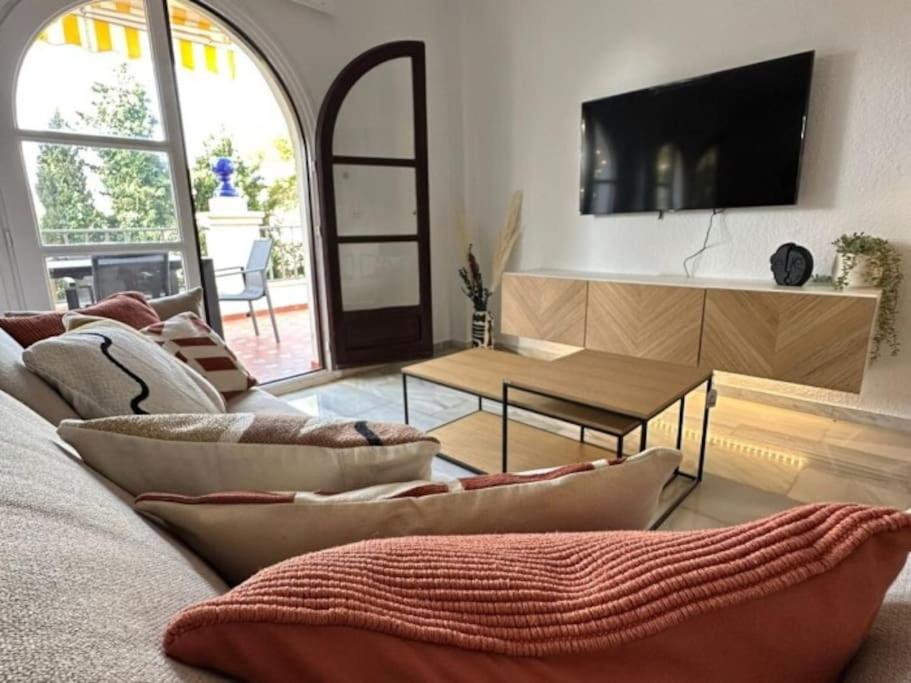 2 bdr apartment next to the beach in Puerto Banús view 2