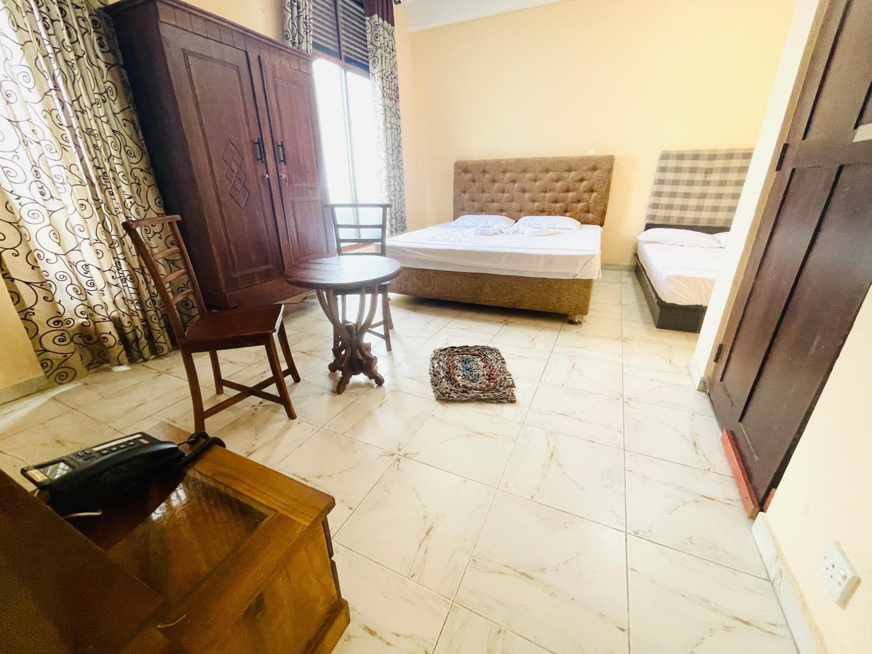 Hotel Ez Stay Guesthouse - Image 1