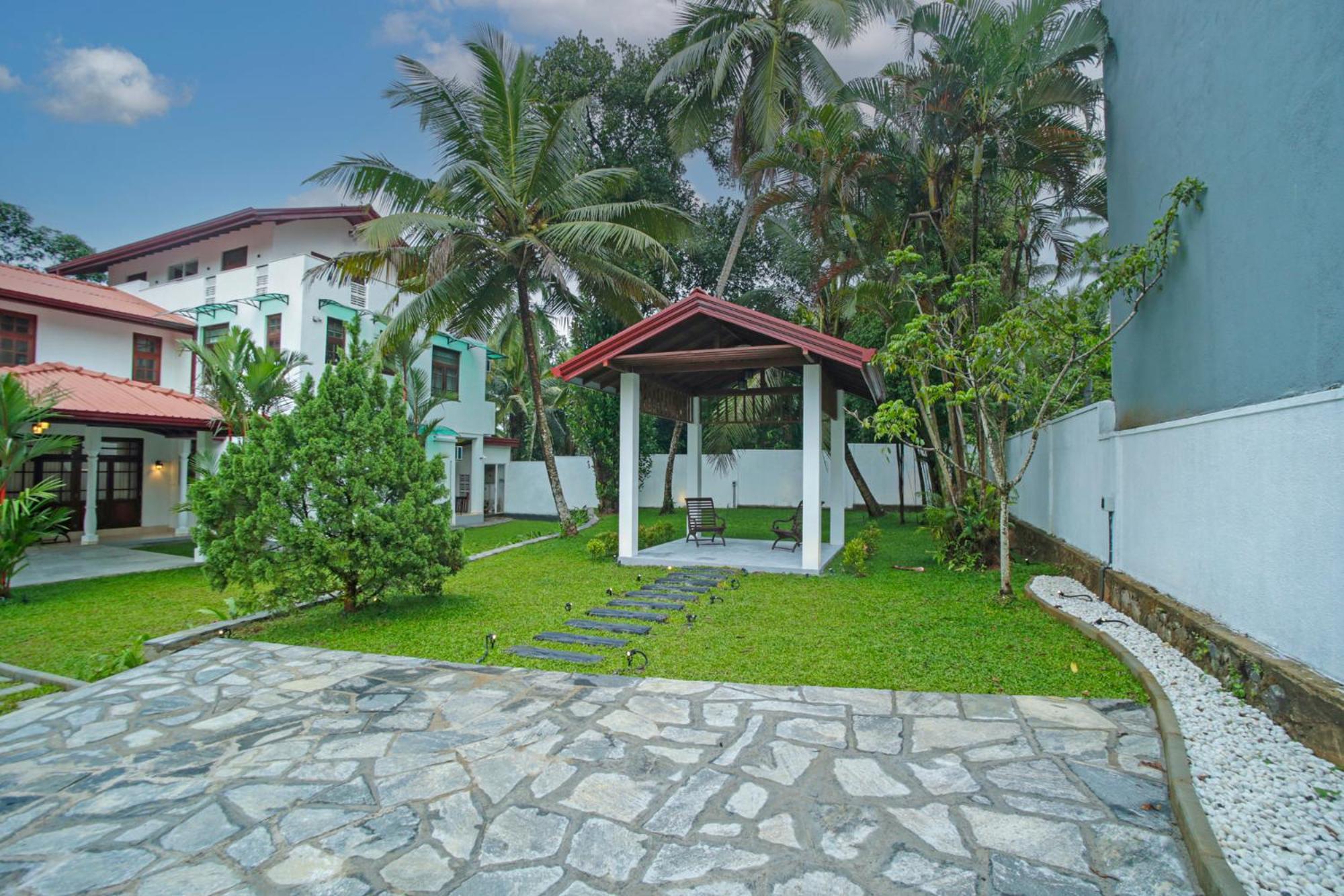 The Grand Bliss, Luxurious Modern Villa with Spacious Private Garden, Swimming Pool, Gym, and Free Wi-Fi view 3