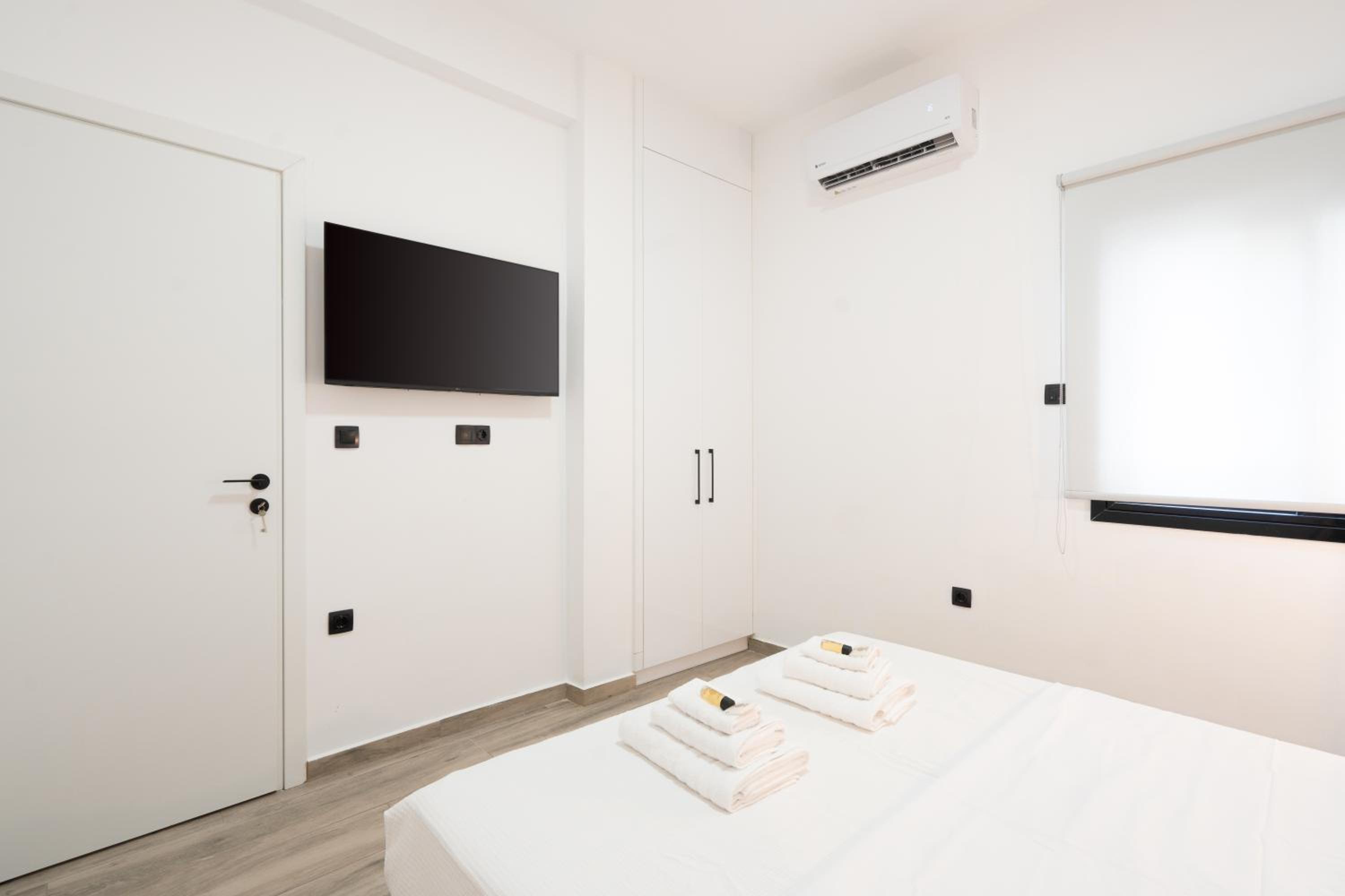 YOUR ATHENS BASE Comfy Apartments in Petralona, Steps to Metro