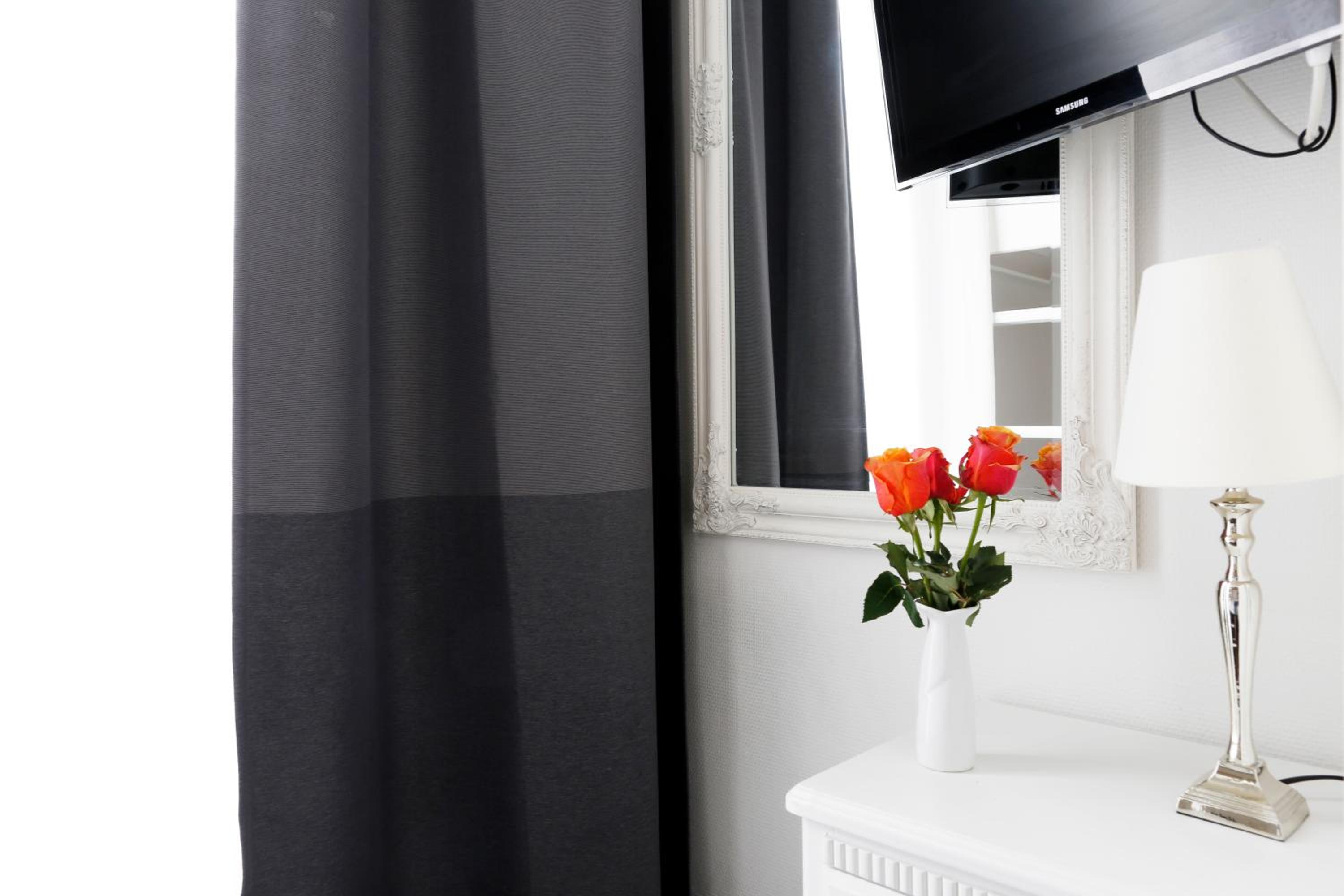 NIEB by ROCKCHAIR Apartments l SUPERHOST Status l 3 Bedrooms Boxspringbeds 3 Bathrooms in Center 