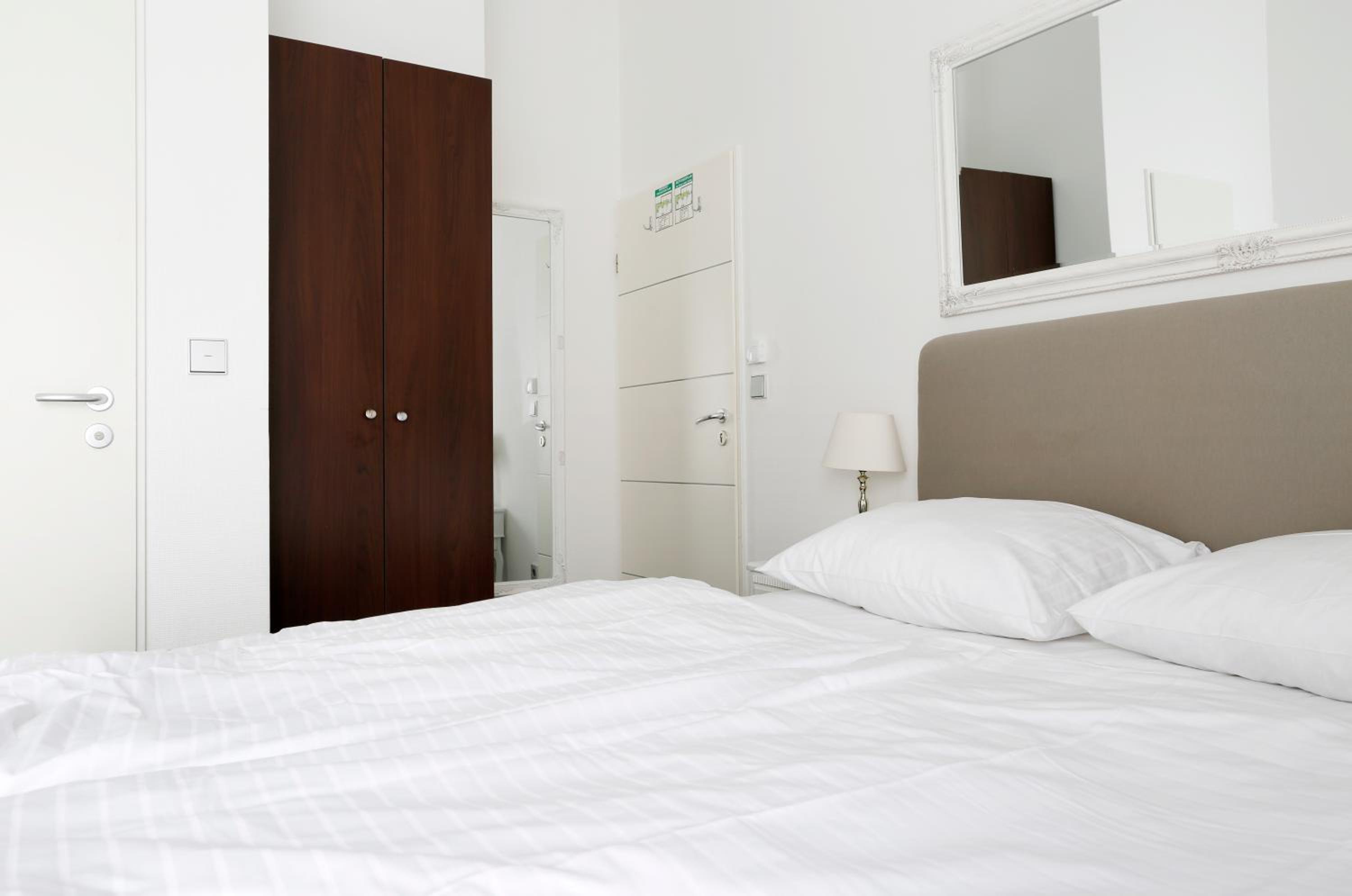 NIEB by ROCKCHAIR Apartments l SUPERHOST Status l 3 Bedrooms Boxspringbeds 3 Bathrooms in Center 