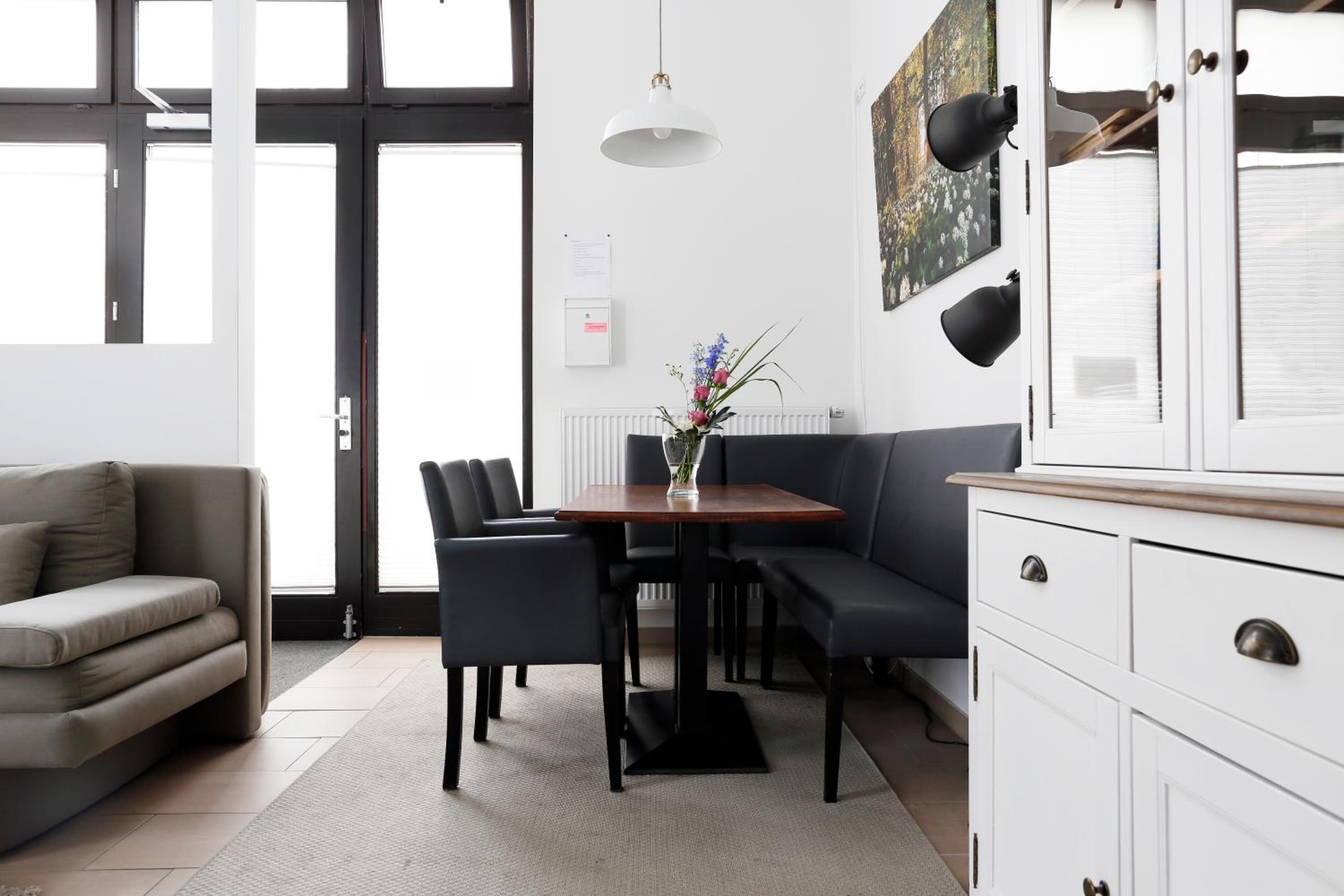 NIEB by ROCKCHAIR Apartments l SUPERHOST Status l 3 Bedrooms Boxspringbeds 3 Bathrooms in Center 