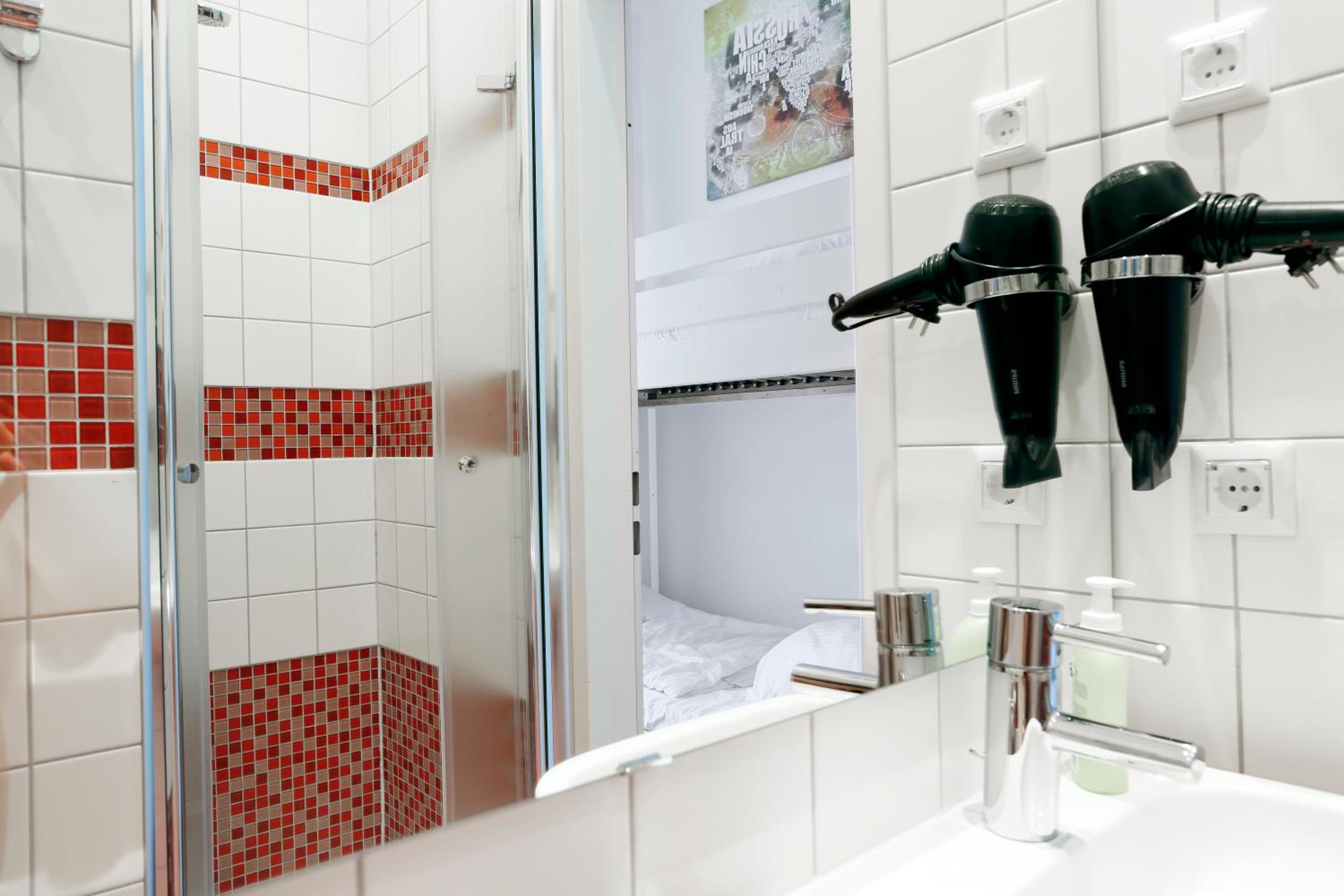 NIEB by ROCKCHAIR Apartments l SUPERHOST Status l 3 Bedrooms Boxspringbeds 3 Bathrooms in Center 