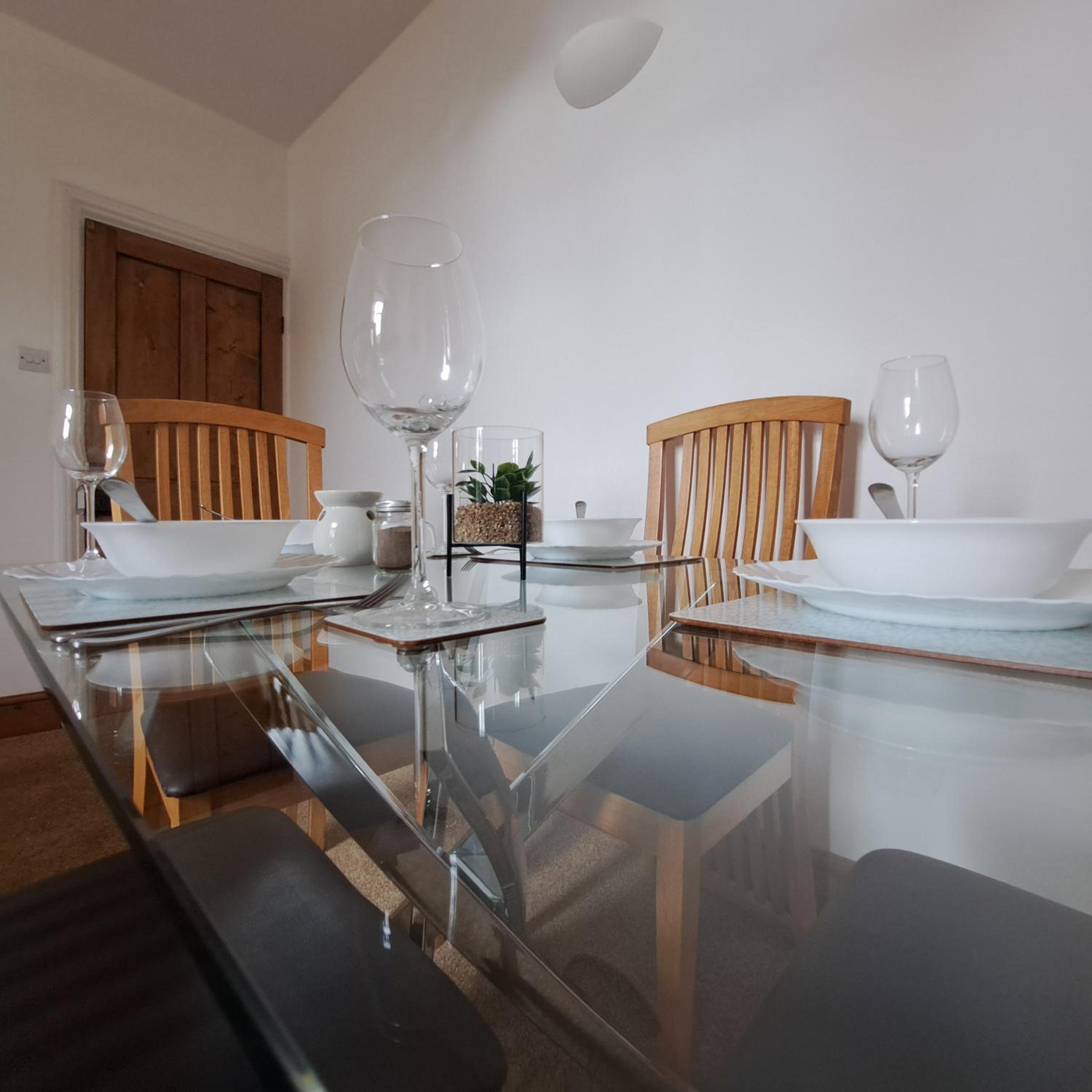 Huge 4 bed in the heart of Kettering view 3