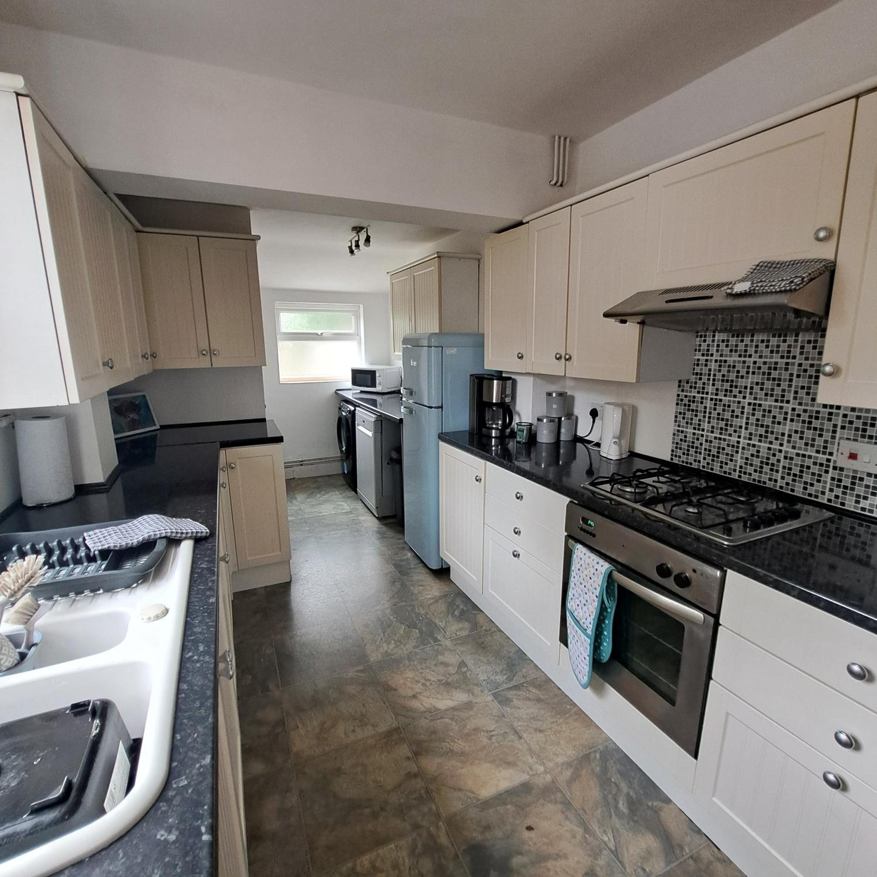 Huge 4 bed in the heart of Kettering view 5