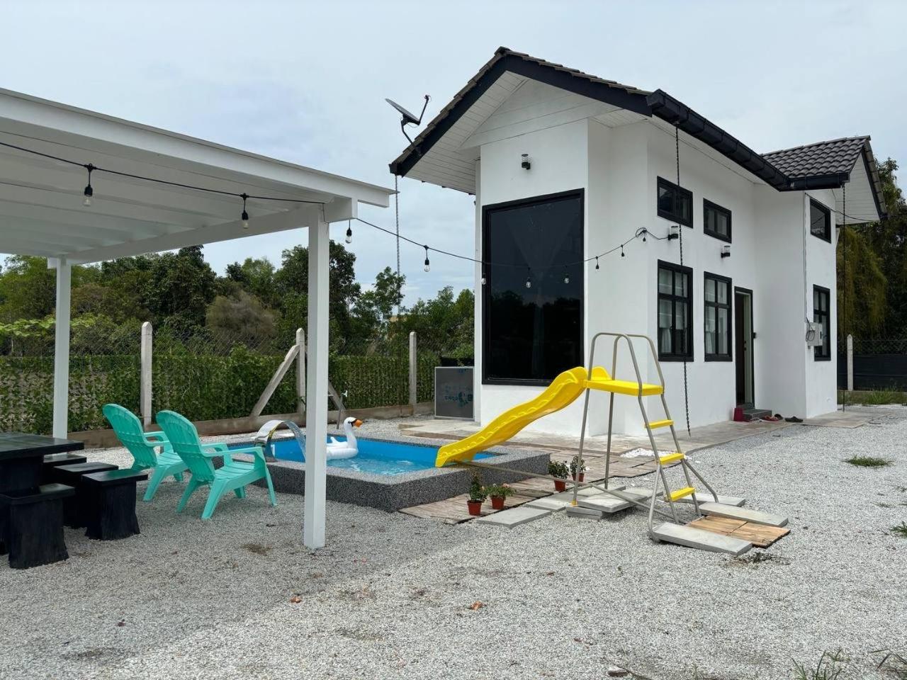 Memerang Tiny House & Pool near Merang Jetty photo 8