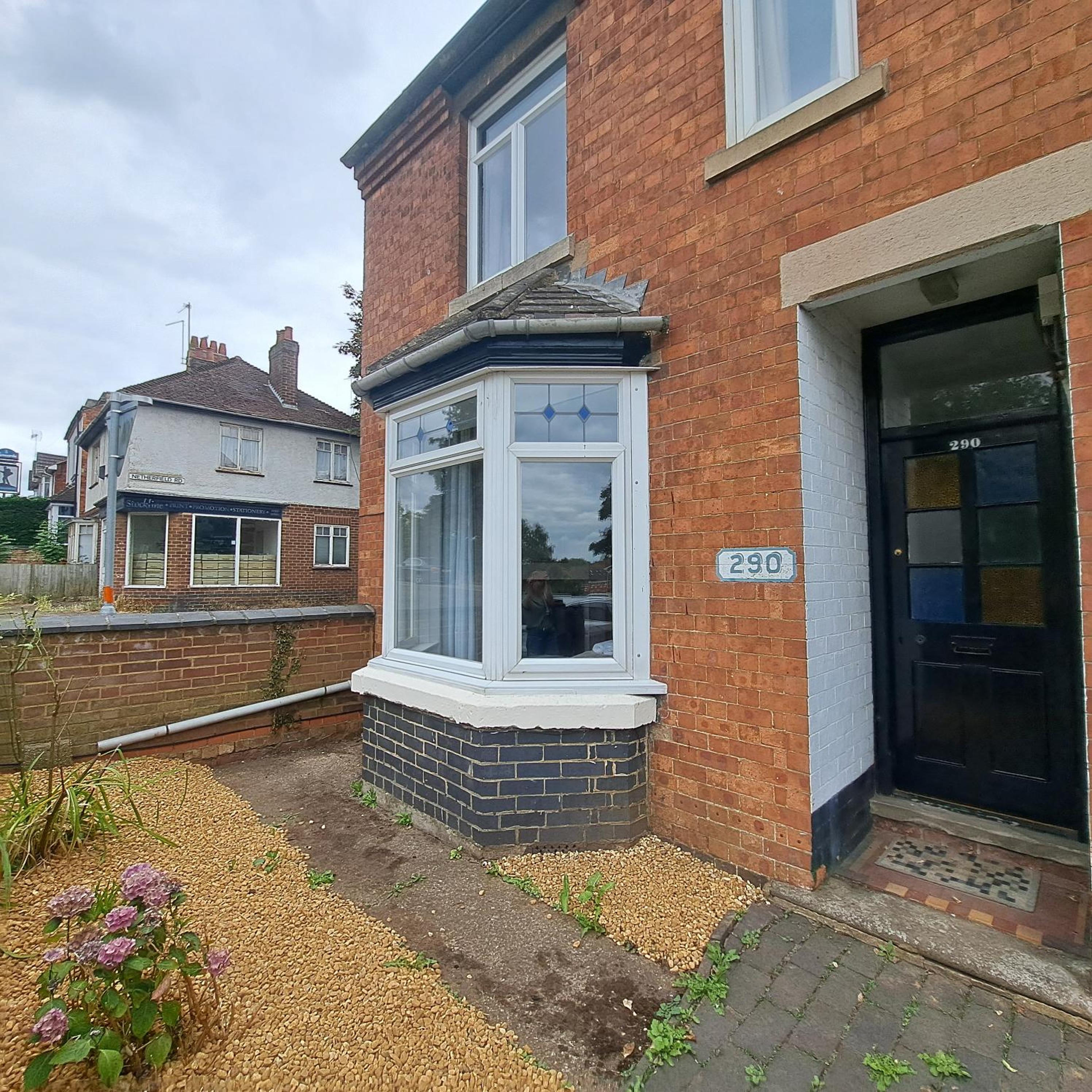 Huge 4 bed in the heart of Kettering view 2