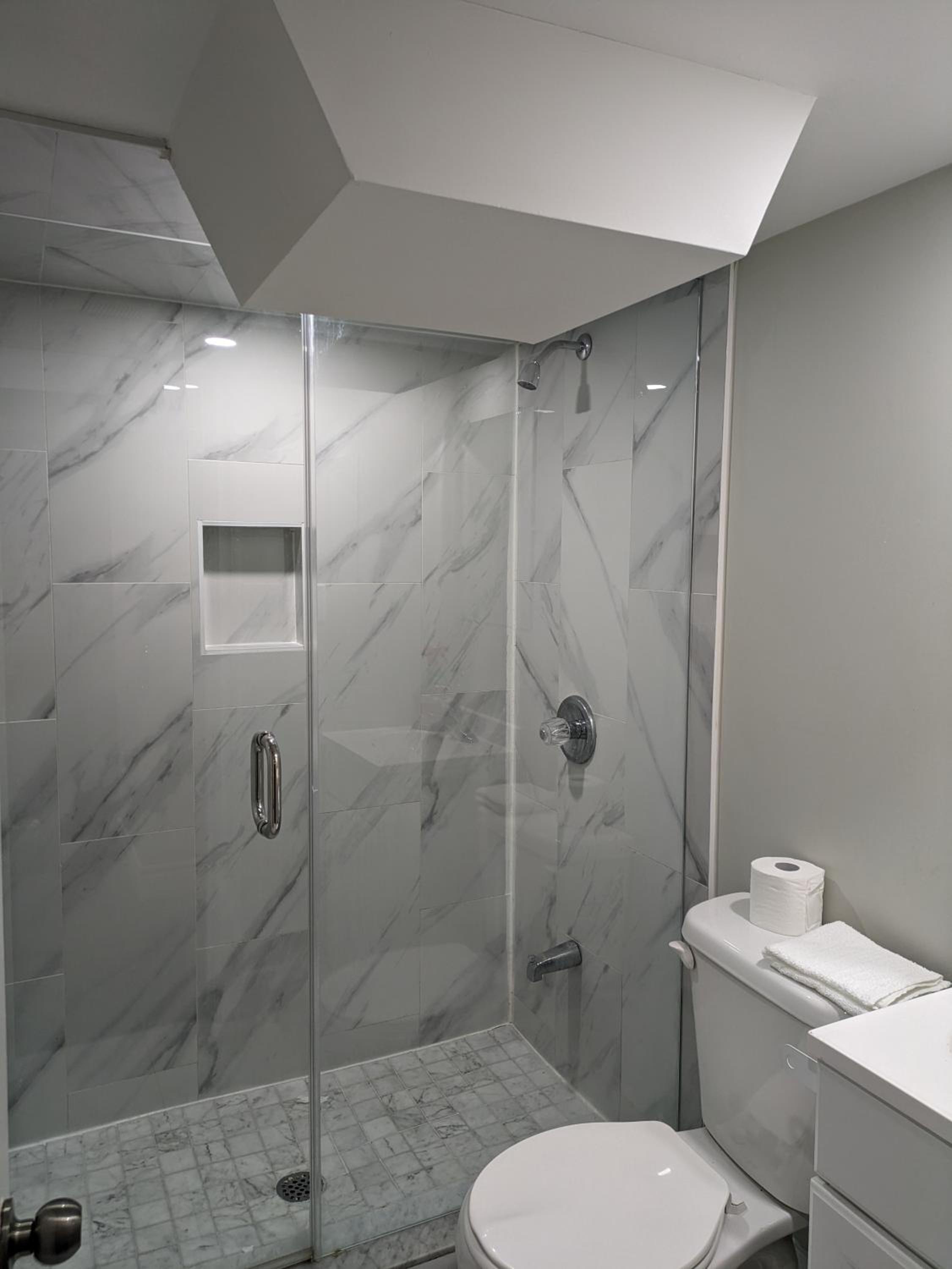 Stunning Furnished 2 Bedroom 2 Washroom Basement Apartment