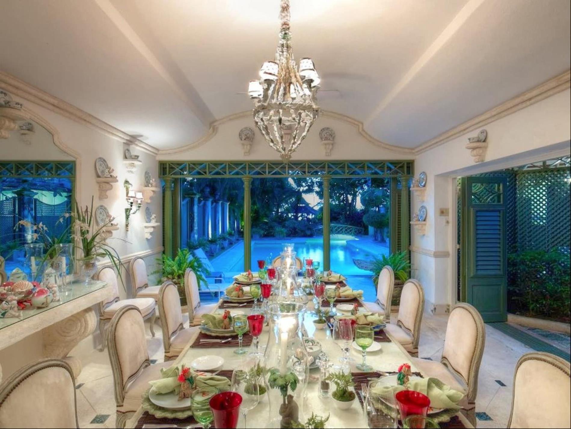 Exquisite Villa Which in Crescent-shaped Shoreline