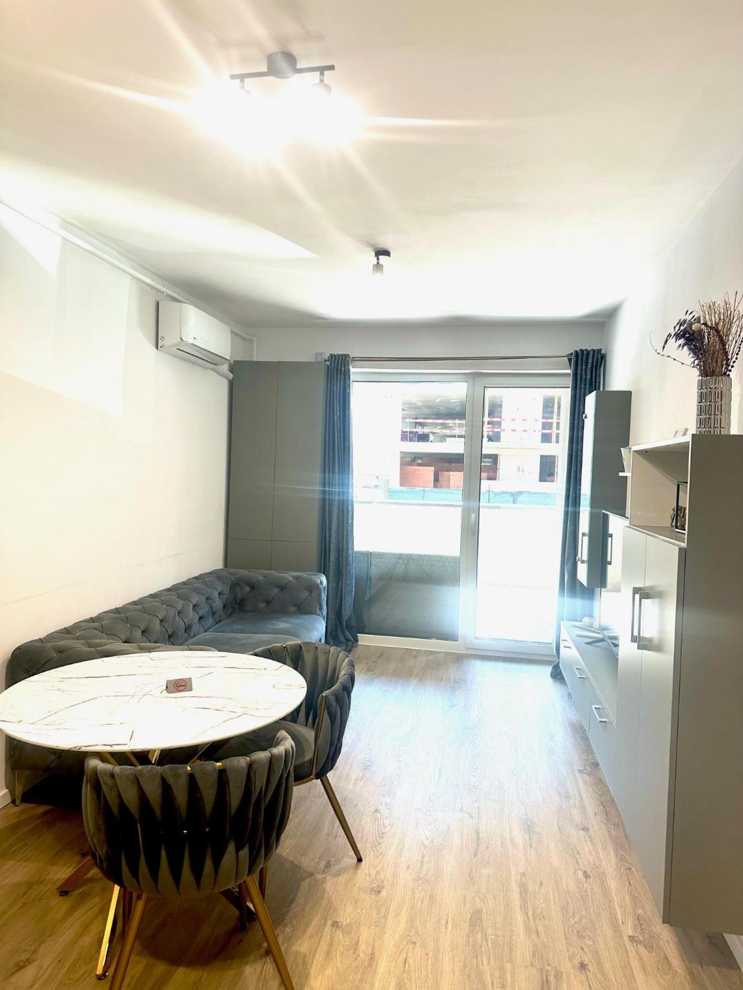 Amazing Estoria Residence studio view 4