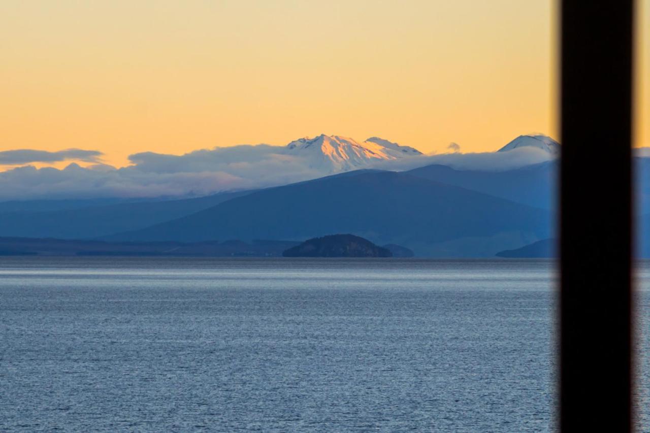 Gather Taupo - Lakefront House - Spa Pool view 2