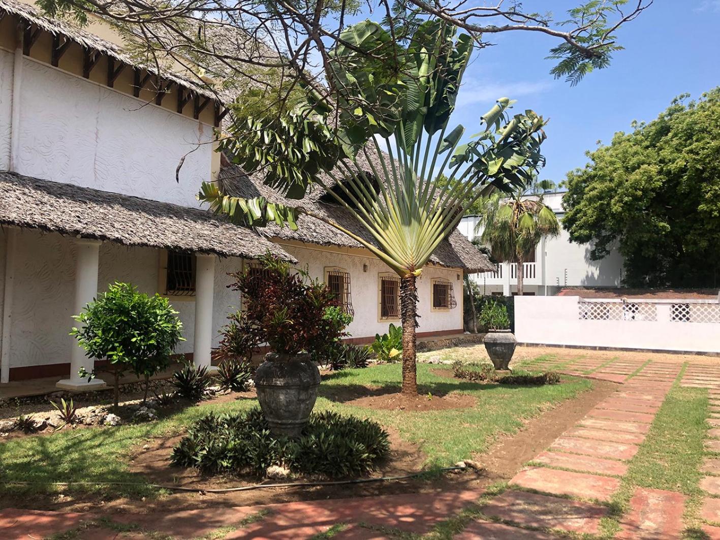 Shikamoo Cottage