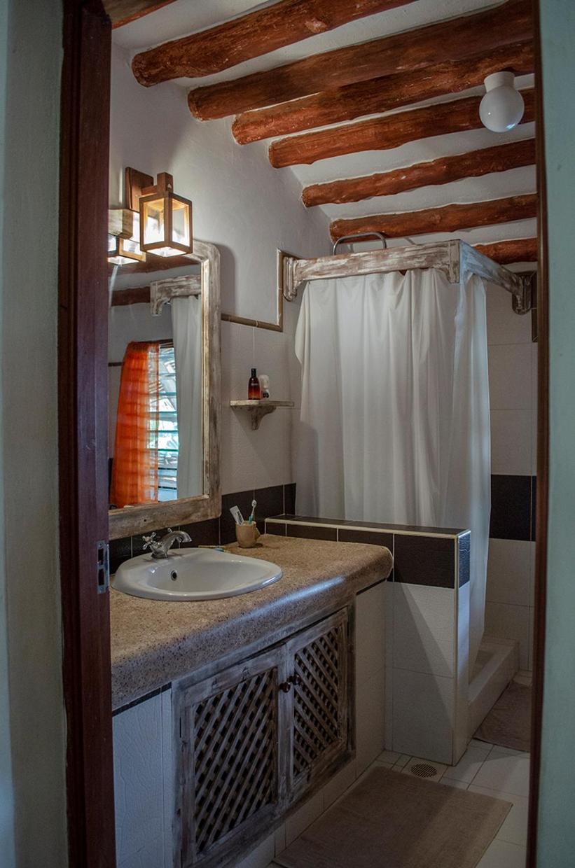 Shikamoo Cottage