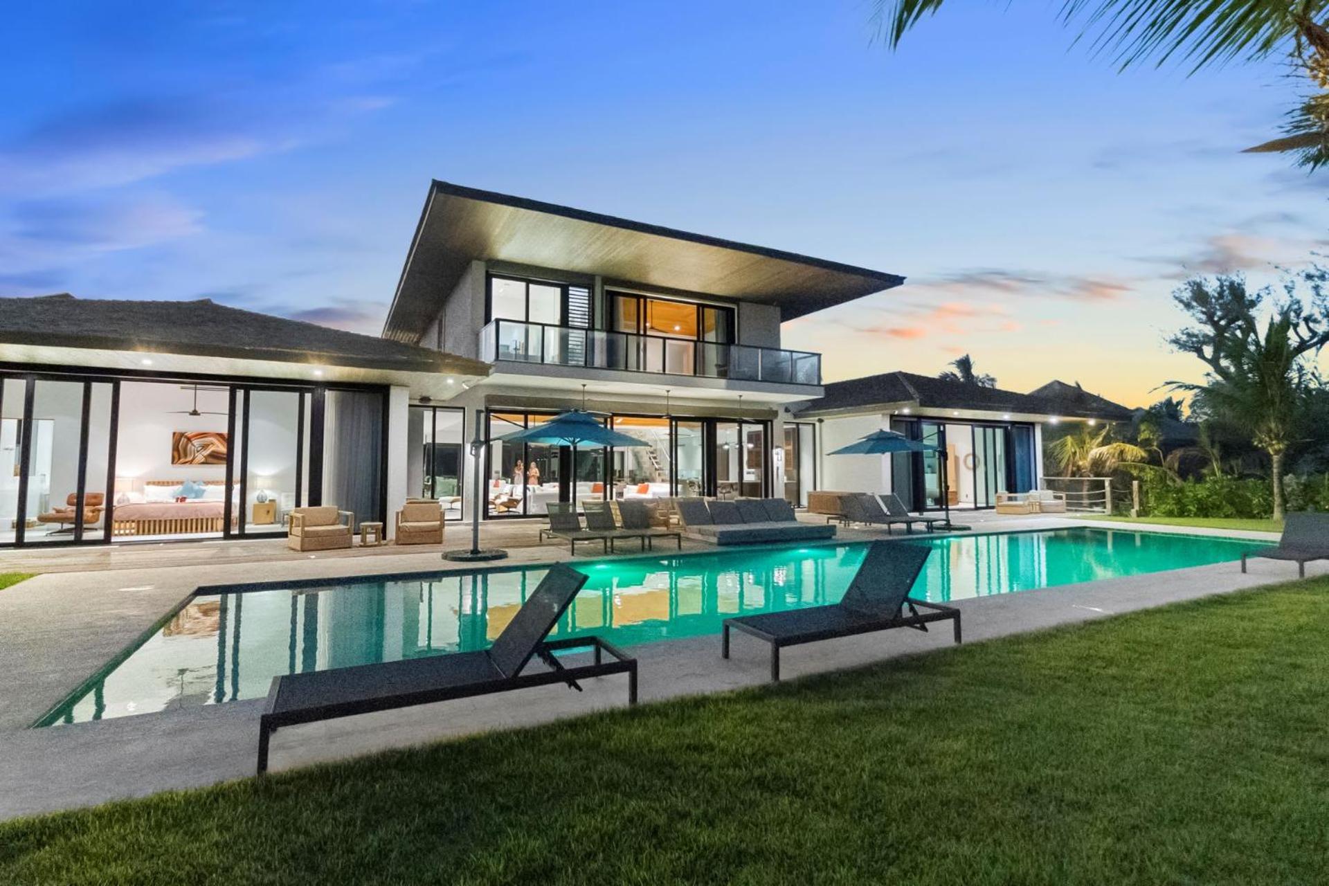 Luxurious Ocean Front Mansion in The Bahamas