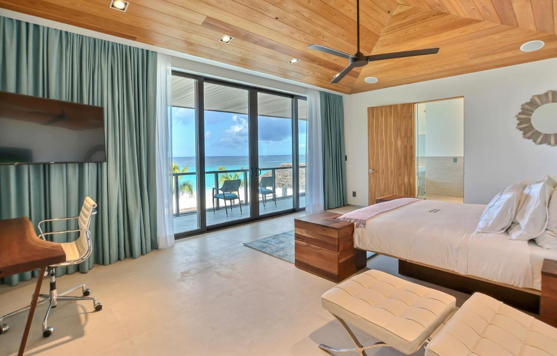 Luxurious Ocean Front Mansion in The Bahamas