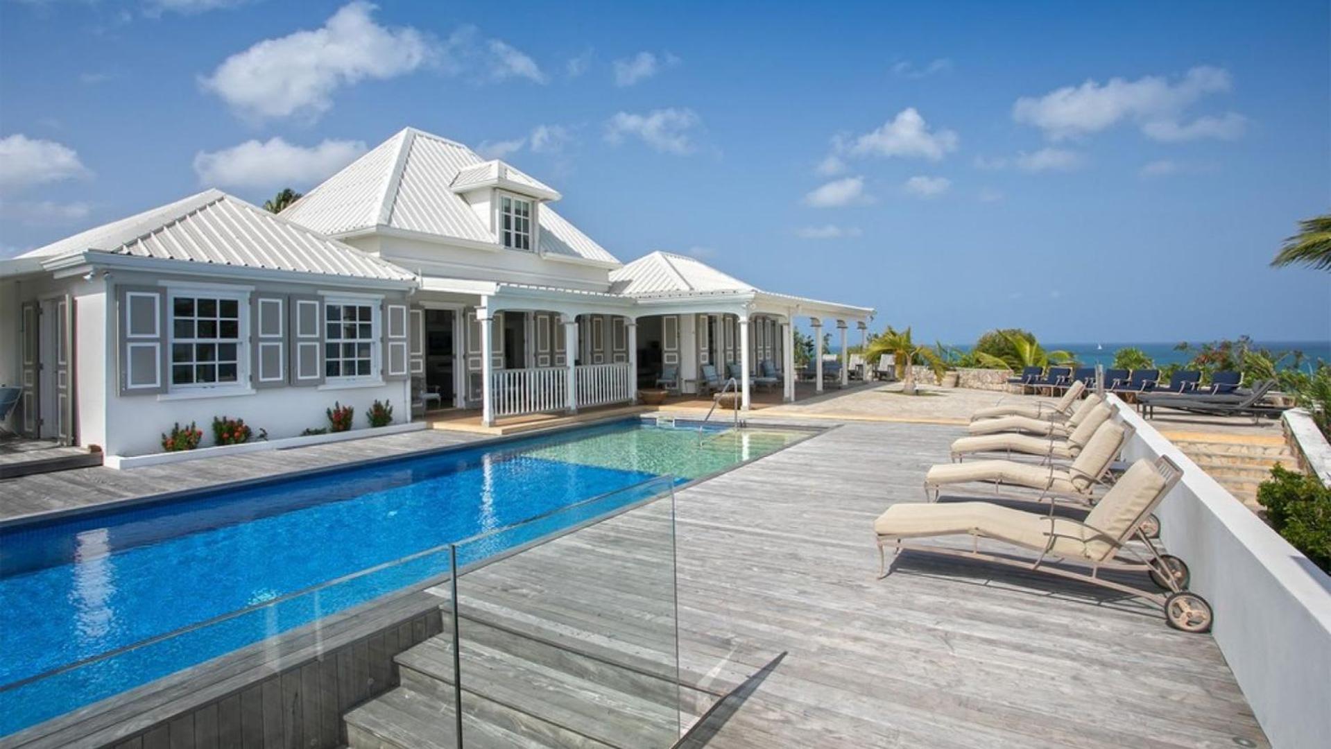 Modern 7BR villa with breathtaking panoramic views view 4