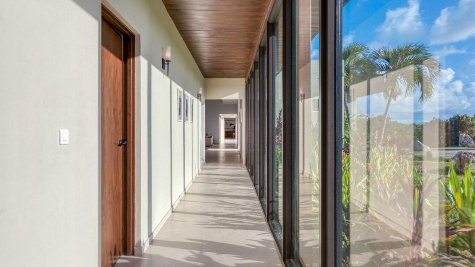 Spectacular 5BR luxury villa with infinity pool view 5
