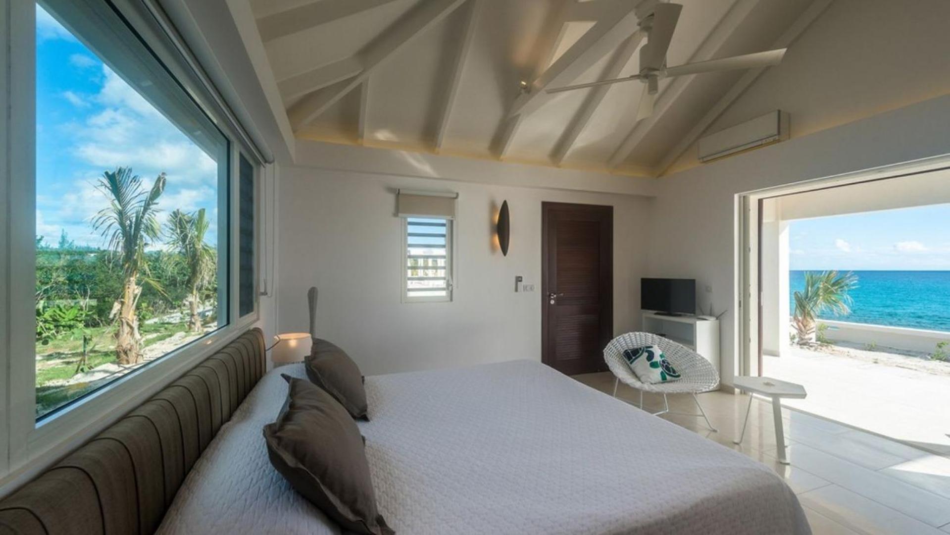 Deluxe 4BR beachfront villa with sunset views