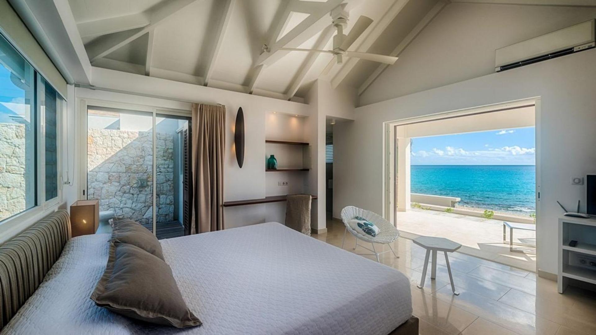 Deluxe 4BR beachfront villa with sunset views