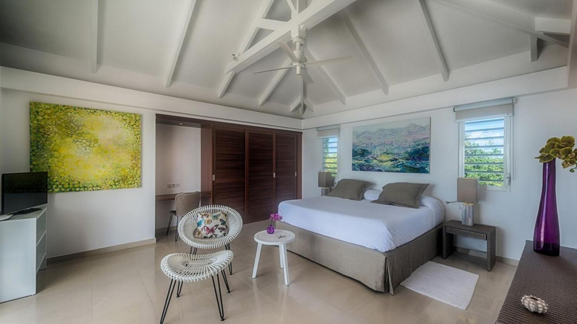 Deluxe 4BR beachfront villa with sunset views