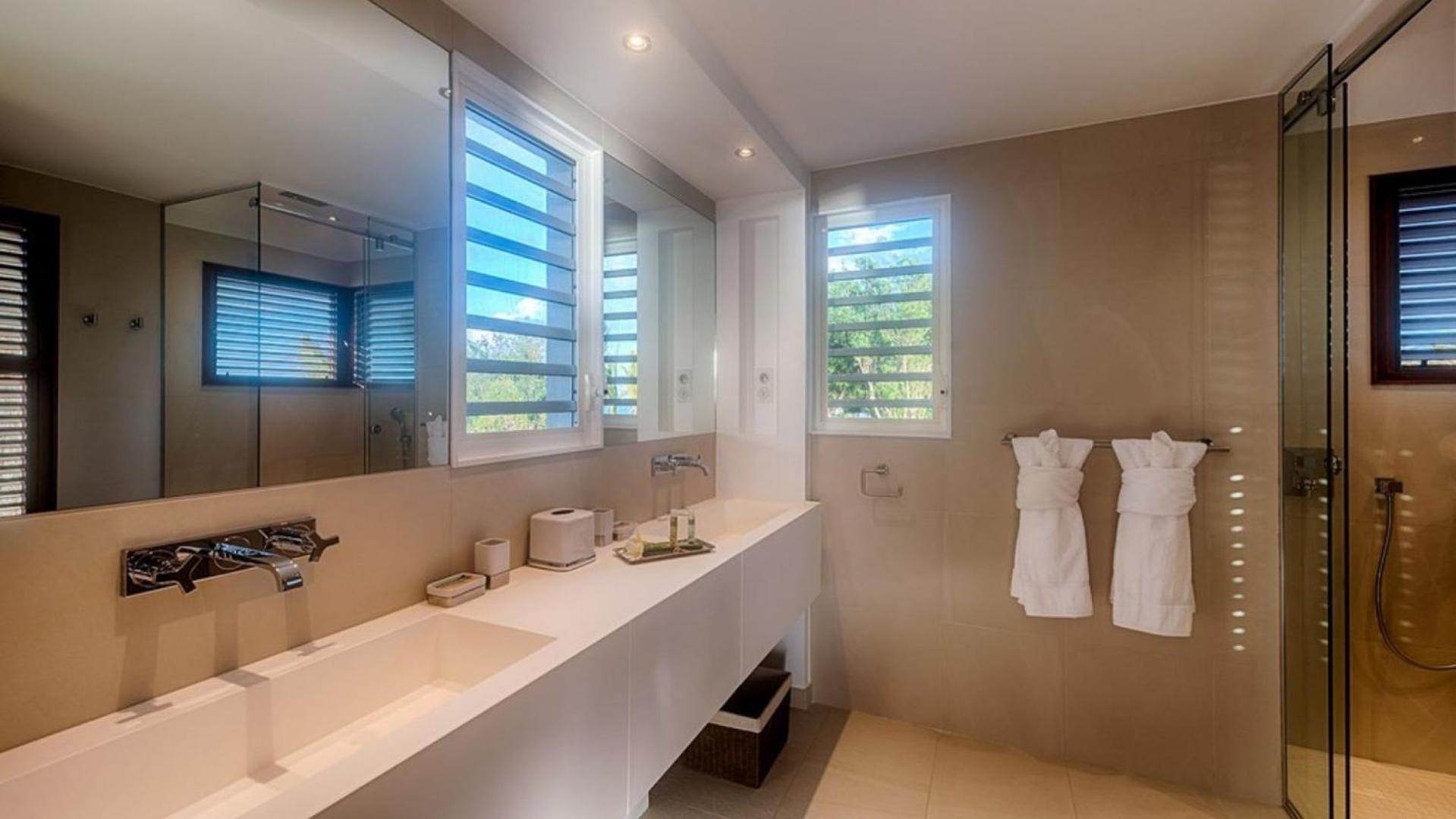 Deluxe 4BR beachfront villa with sunset views