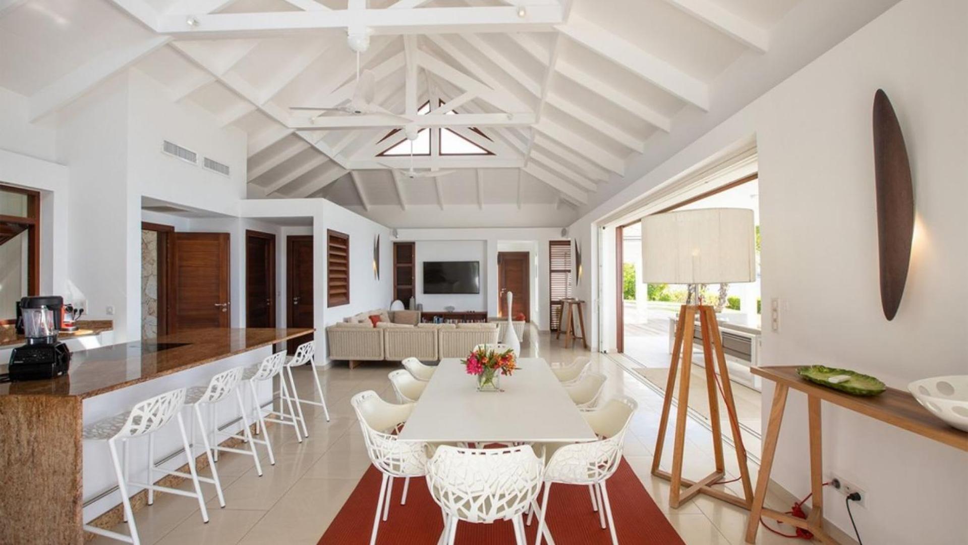Deluxe 4BR beachfront villa with sunset views