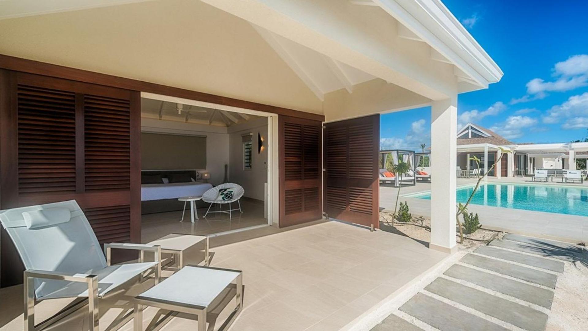 Deluxe 4BR beachfront villa with sunset views